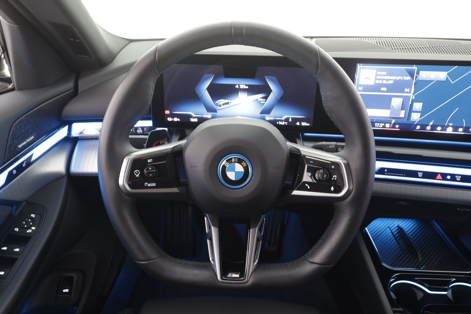 BMW I5 2025 G61 Touring xDrive40 M Sport Pro - | ACC | H&K | Iconic Glow | Akuston esilämmitys | Adapt.LED | Koukku | Adapt.Alusta | Nelipyöräohjaus | Comfort Access | Ratinlämmitin | Kahdet renkaat aluvanteilla | Huippuvarusteet |