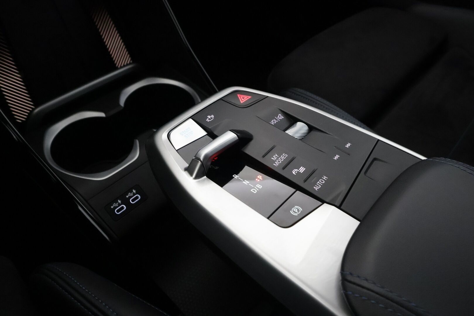 BMW IX1 2024 U11 30 xDrive M Sport - | ACC | ILP | Koukku | Adapt. M-alusta | Comfort Access | Ambient light | P.kamera | IconicSounds | Lane Assist | Nahka-alcantara | Adapt. LED |