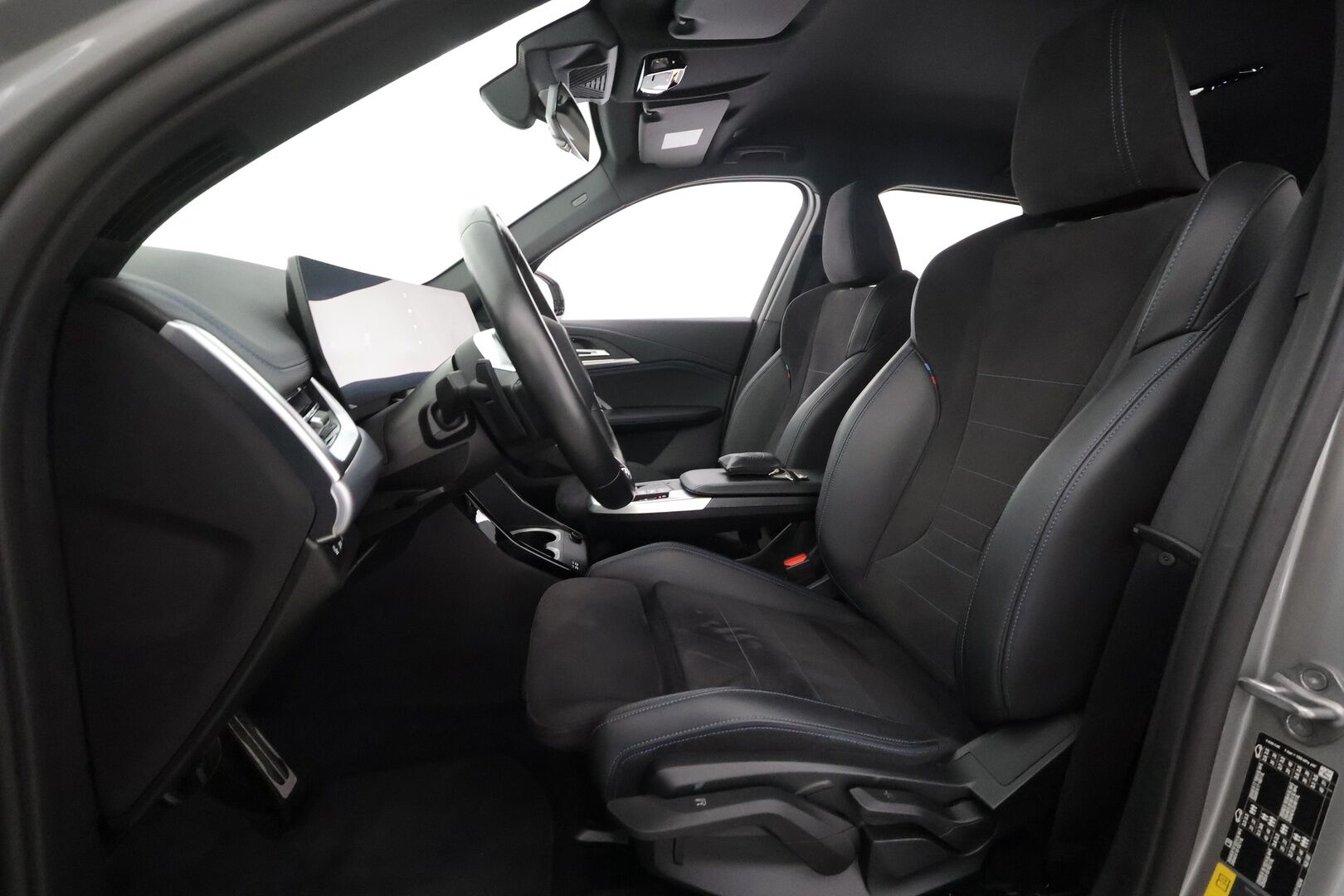 BMW IX1 2024 U11 30 xDrive M Sport - | ACC | ILP | Koukku | Adapt. M-alusta | Comfort Access | Ambient light | P.kamera | IconicSounds | Lane Assist | Nahka-alcantara | Adapt. LED |