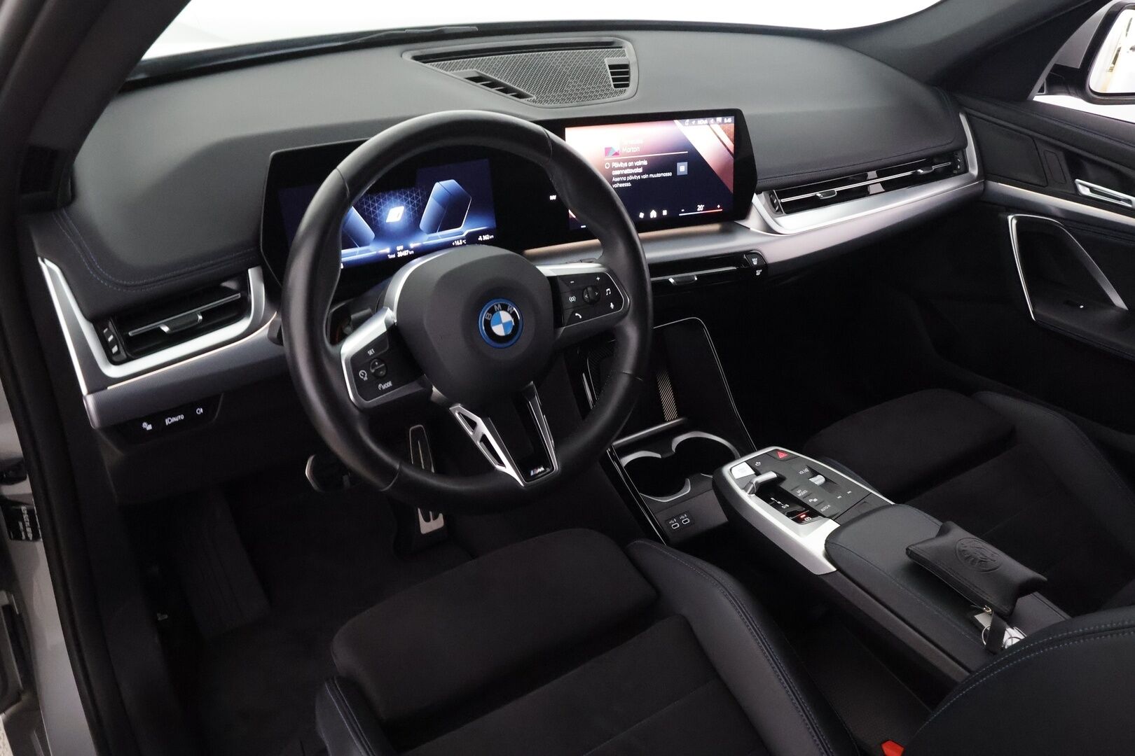 BMW IX1 2024 U11 30 xDrive M Sport - | ACC | ILP | Koukku | Adapt. M-alusta | Comfort Access | Ambient light | P.kamera | IconicSounds | Lane Assist | Nahka-alcantara | Adapt. LED |