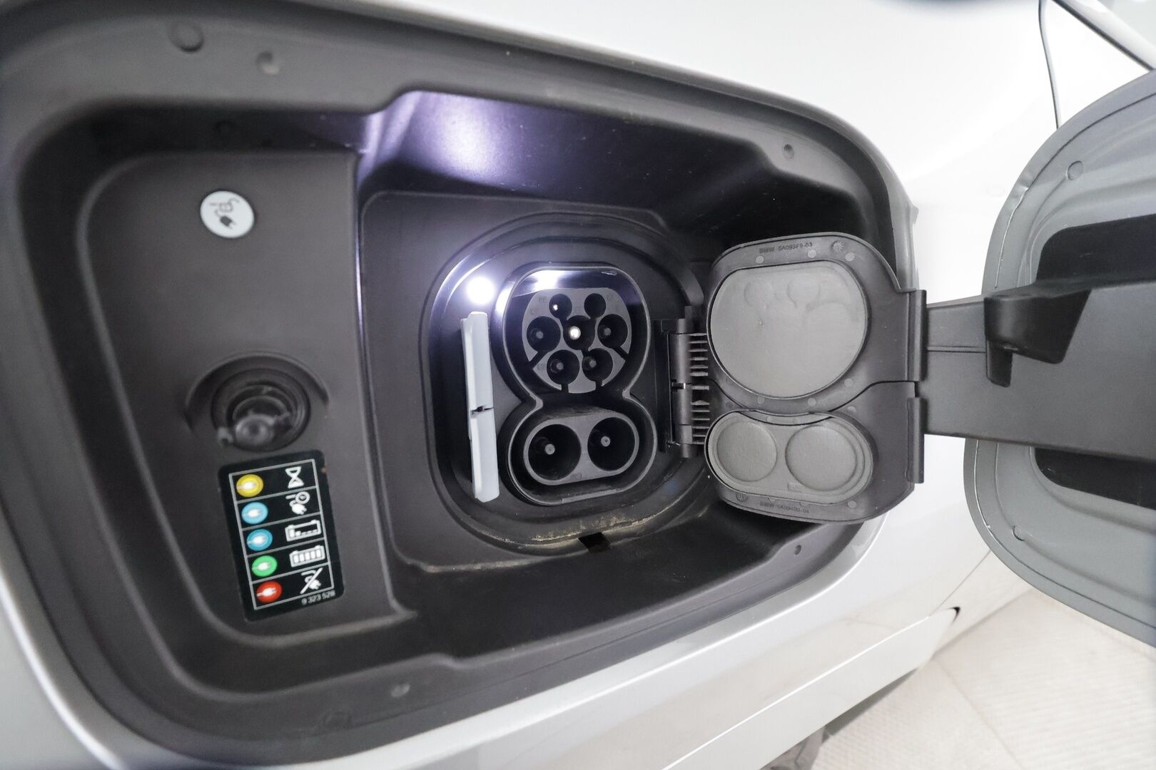 BMW IX1 2024 U11 30 xDrive M Sport - | ACC | ILP | Koukku | Adapt. M-alusta | Comfort Access | Ambient light | P.kamera | IconicSounds | Lane Assist | Nahka-alcantara | Adapt. LED |