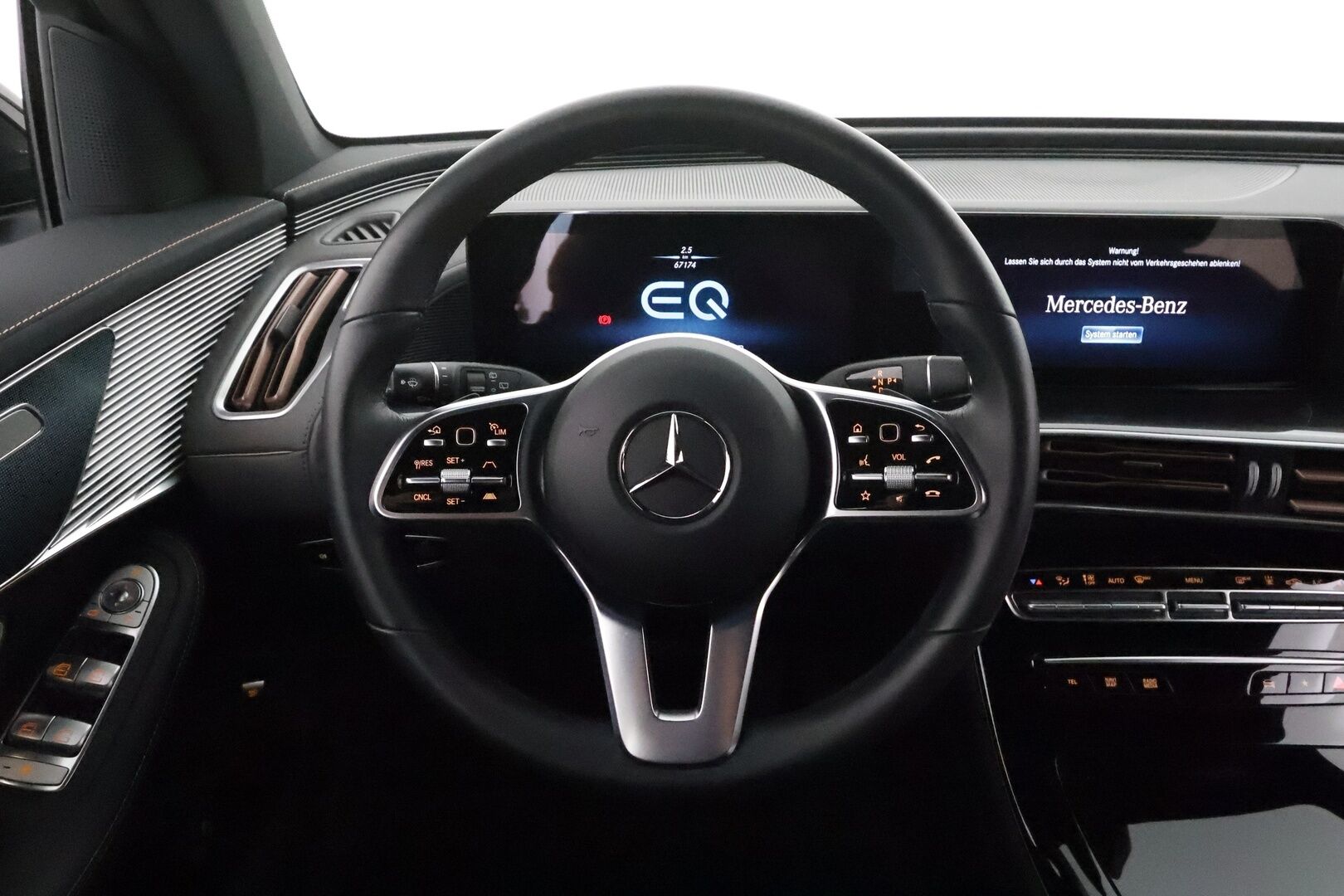 MERCEDES-BENZ EQC 2023 400 4Matic **Widescreen / Adapt.Vakkari / LED-valot / P.kamera / Sporttinahat / Navi / Kaistavahti** - 3,99 % KORKOTARJOUS TÄHÄN AUTOON - 