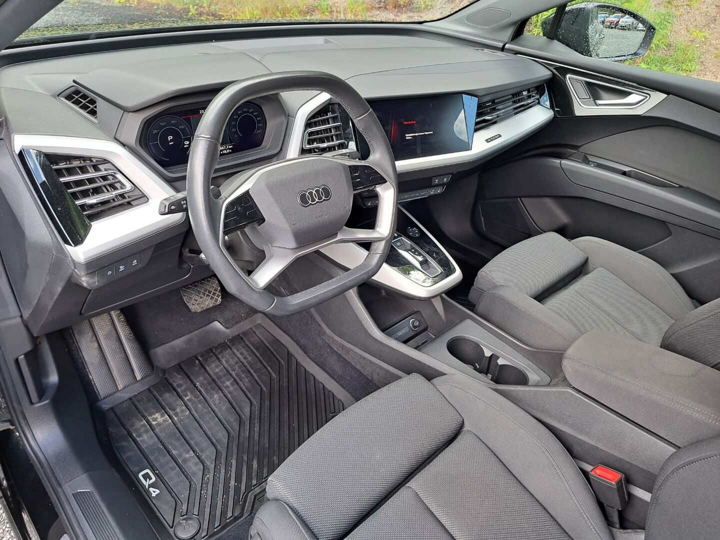 AUDI Q4 E-TRON 2023 50 e-tron quattro - ACC / Vetokoukku / Matrix / Peruutuskamera / Lämpöpumppu / Sporttipenkit