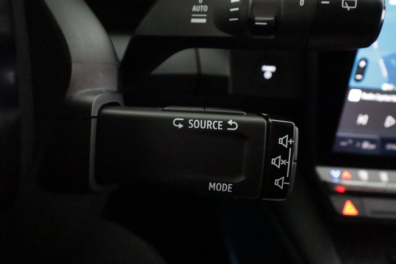 RENAULT MEGANE 2022 E-Tech electric 60kWh 220hv Techno - | ACC | LED | P.Kamera | Navi | Katveavustin | Kaistavahti | Apple&Android | Digimittaristo | Puolinahat | Ratinlämmitys |