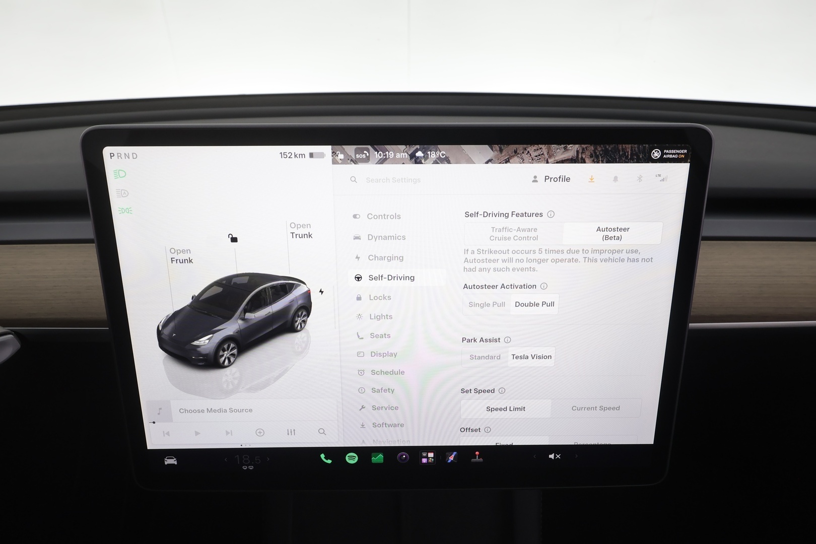 TESLA MODEL Y 2022 Long Range Dual Motor - | ILP | Lasikatto | ACC | Matrix-LED | P.Kamera | Muistipenkki | Premium Audio | Kaistavahti | Navi | Keyless | Premium Connectivity |