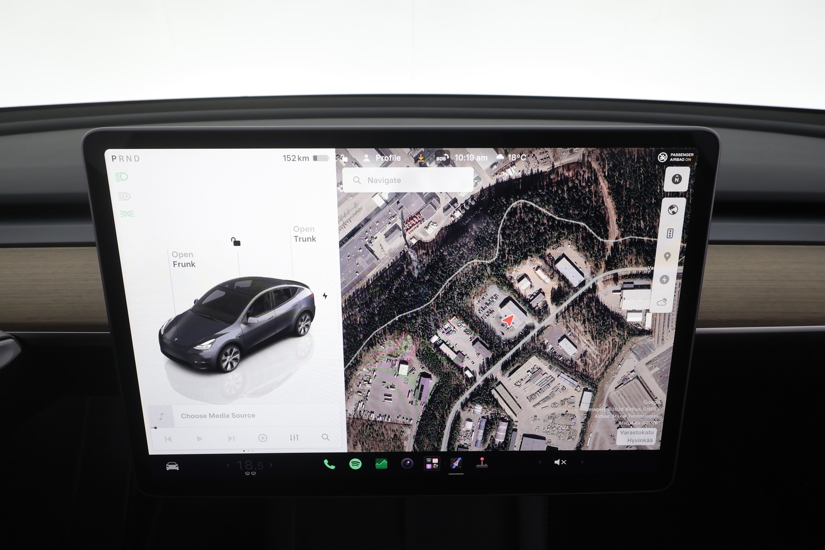 TESLA MODEL Y 2022 Long Range Dual Motor - | ILP | Lasikatto | ACC | Matrix-LED | P.Kamera | Muistipenkki | Premium Audio | Kaistavahti | Navi | Keyless | Premium Connectivity |