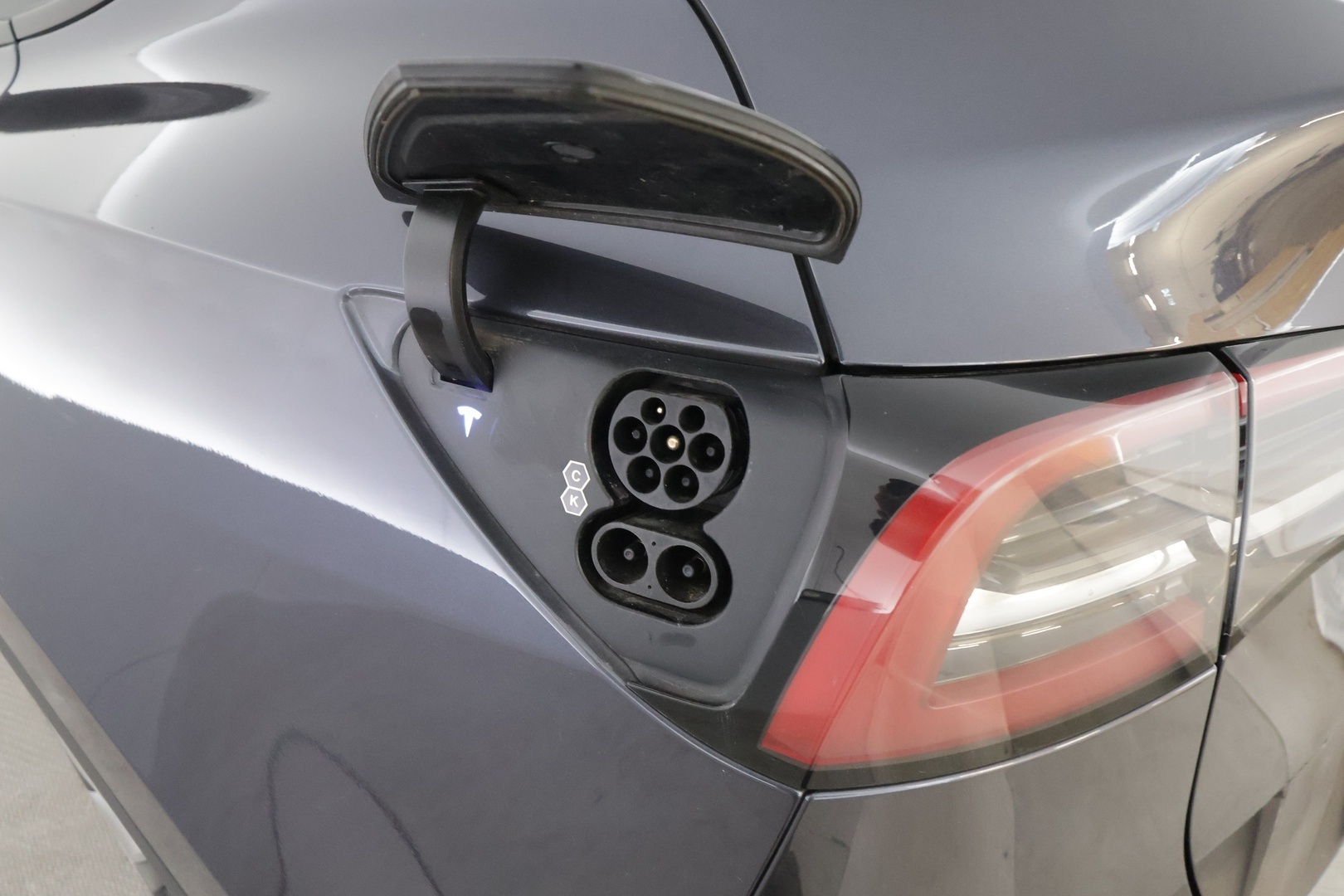 TESLA MODEL Y 2022 Long Range Dual Motor - | ILP | Lasikatto | ACC | Matrix-LED | P.Kamera | Muistipenkki | Premium Audio | Kaistavahti | Navi | Keyless | Premium Connectivity |