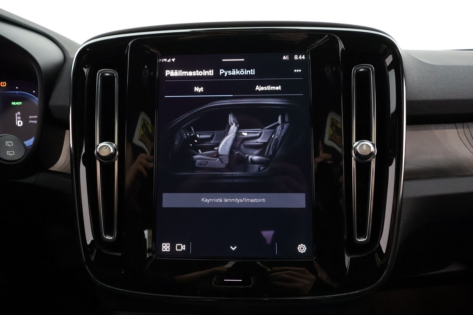 Volvo XC40 2023 Recharge Single Motor Plus * ILP / Koukku / ACC / Pixel-LED / P.Kamera / Sportpenkki Muistilla / Navi * - Akku kuntotarkastettu / 2x Latauskaapelit / Kahdet renkaat / Merkkihuollettu! - Osta nyt, maksa vasta ensi vuonna