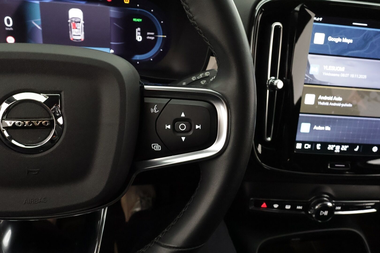 Volvo XC40 2023 Recharge Single Motor Plus * ILP / Koukku / ACC / Pixel-LED / P.Kamera / Sportpenkki Muistilla / Navi * - Akku kuntotarkastettu / 2x Latauskaapelit / Kahdet renkaat / Merkkihuollettu! - Osta nyt, maksa vasta ensi vuonna