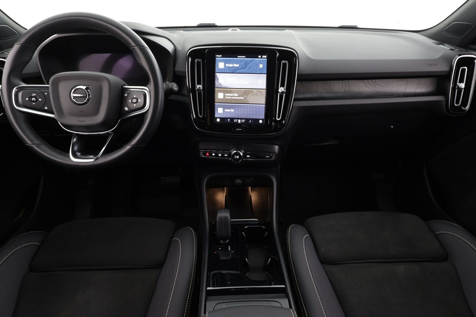 Volvo XC40 2023 Recharge Single Motor Plus * ILP / Koukku / ACC / Pixel-LED / P.Kamera / Sportpenkki Muistilla / Navi * - Akku kuntotarkastettu / 2x Latauskaapelit / Kahdet renkaat / Merkkihuollettu! - Osta nyt, maksa vasta ensi vuonna