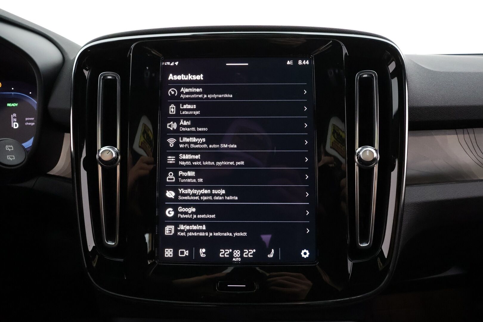 Volvo XC40 2023 Recharge Single Motor Plus * ILP / Koukku / ACC / Pixel-LED / P.Kamera / Sportpenkki Muistilla / Navi * - Akku kuntotarkastettu / 2x Latauskaapelit / Kahdet renkaat / Merkkihuollettu! - Osta nyt, maksa vasta ensi vuonna