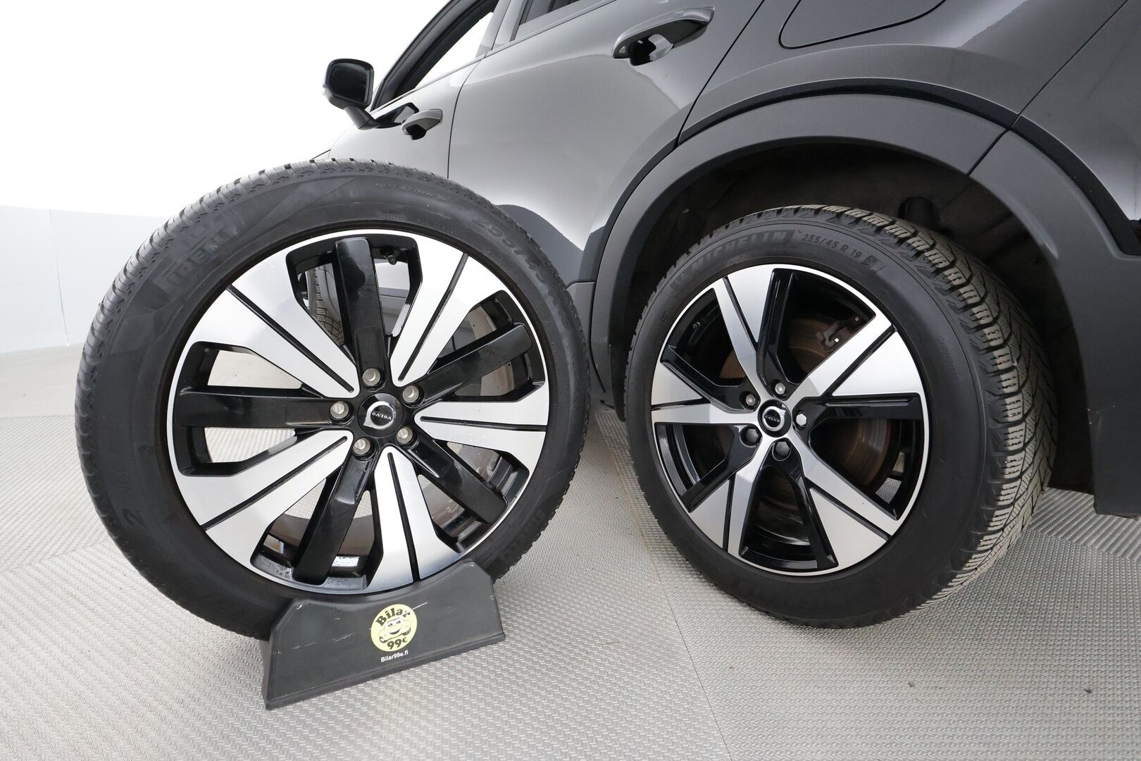 Volvo XC40 2023 Recharge Single Motor Plus * ILP / Koukku / ACC / Pixel-LED / P.Kamera / Sportpenkki Muistilla / Navi * - Akku kuntotarkastettu / 2x Latauskaapelit / Kahdet renkaat / Merkkihuollettu! - Osta nyt, maksa vasta ensi vuonna