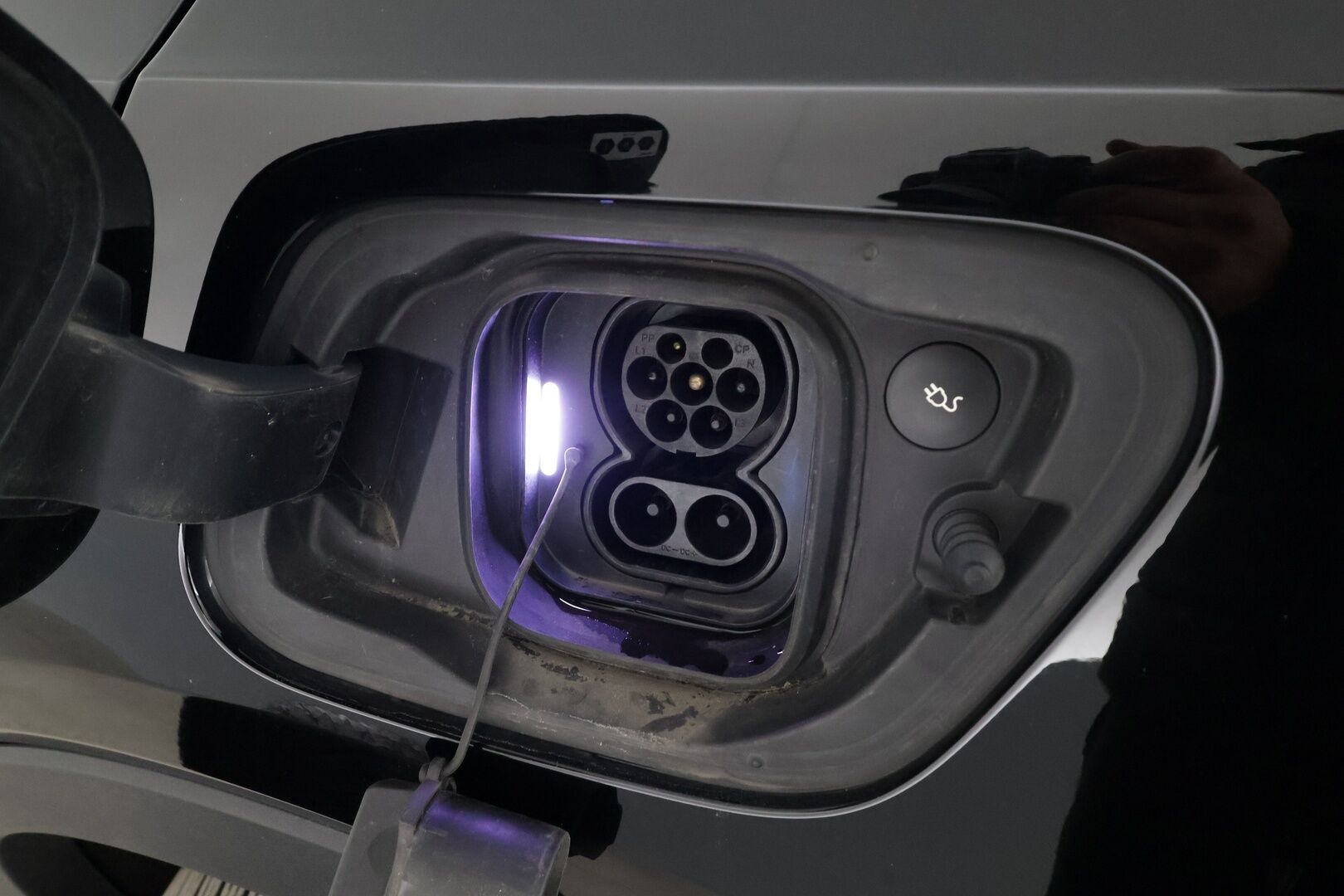 Volvo XC40 2023 Recharge Single Motor Plus * ILP / Koukku / ACC / Pixel-LED / P.Kamera / Sportpenkki Muistilla / Navi * - Akku kuntotarkastettu / 2x Latauskaapelit / Kahdet renkaat / Merkkihuollettu! - Osta nyt, maksa vasta ensi vuonna