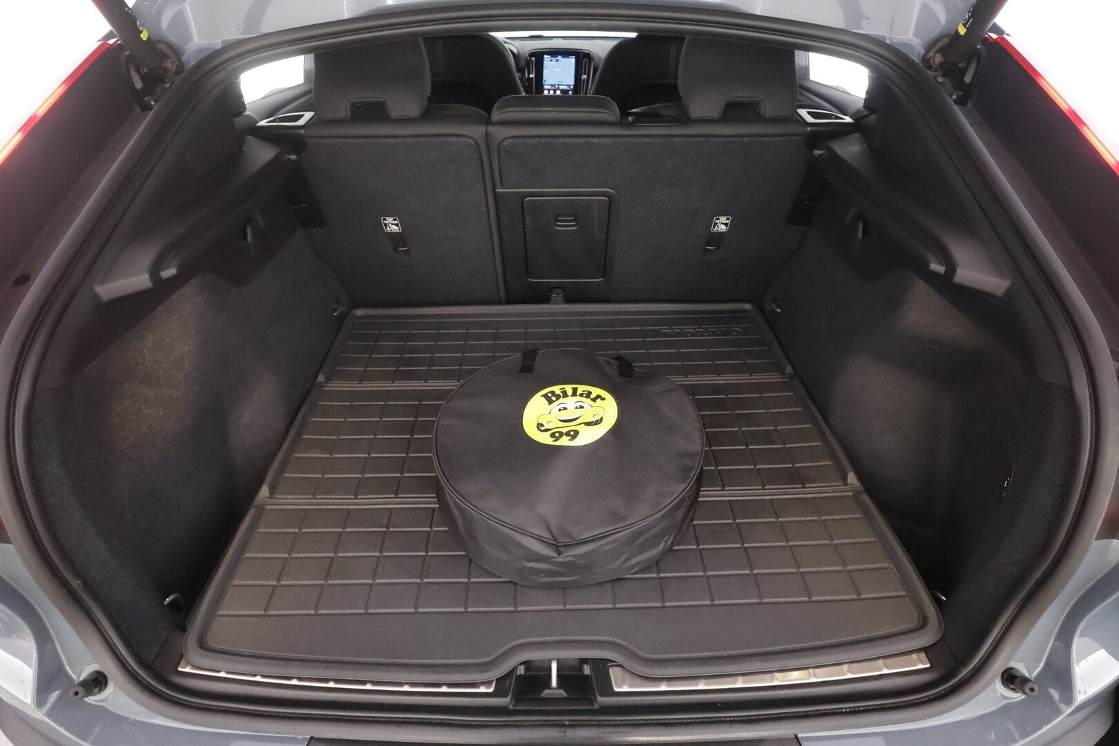 Volvo C40 2023 Recharge Plus Edition - | Pilot assist | ILP | Koukku | Lasikatto | Muistipenkki | P.kamera | Sporttipenkit | Keyless | Apple&Android | Kahde Renkaat | Koti&Kauppalaturi |
