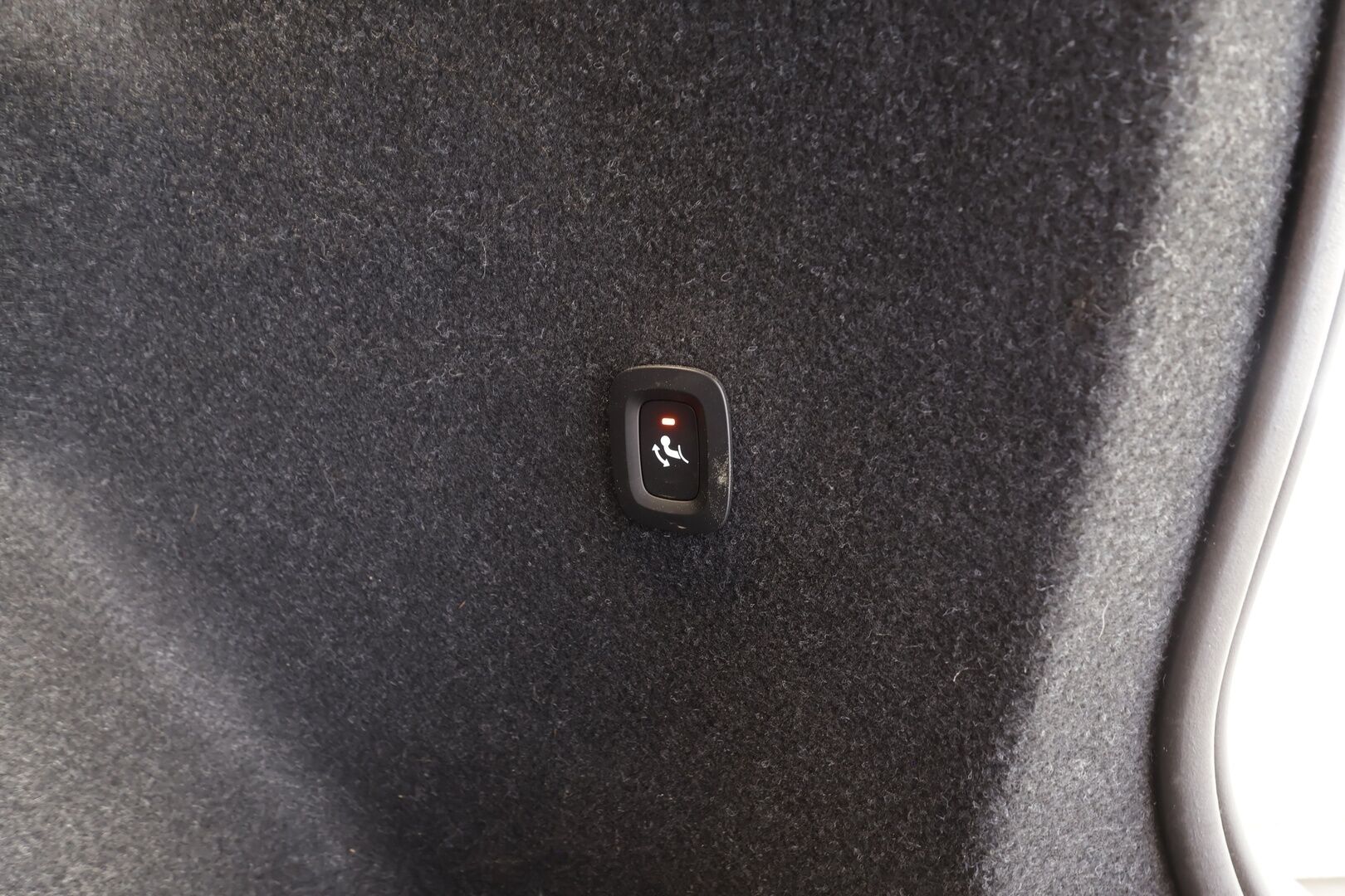 Volvo C40 2023 Recharge Plus Edition - | Pilot assist | ILP | Koukku | Lasikatto | Muistipenkki | P.kamera | Sporttipenkit | Keyless | Apple&Android | Kahde Renkaat | Koti&Kauppalaturi |
