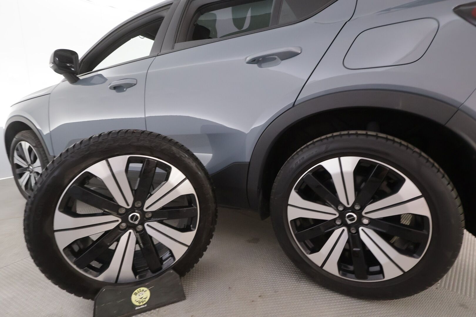 Volvo C40 2023 Recharge Plus Edition - | Pilot assist | ILP | Koukku | Lasikatto | Muistipenkki | P.kamera | Sporttipenkit | Keyless | Apple&Android | Kahde Renkaat | Koti&Kauppalaturi |