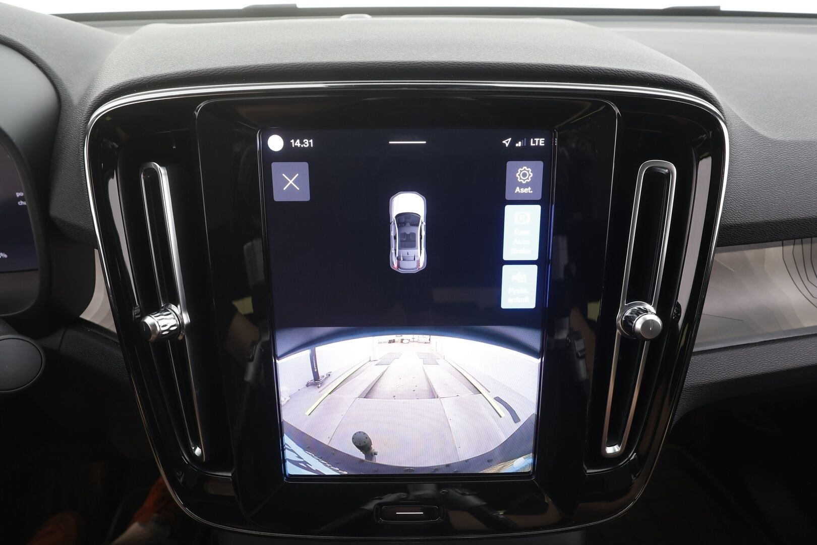 Volvo C40 2023 Recharge Plus Edition - | Pilot assist | ILP | Koukku | Lasikatto | Muistipenkki | P.kamera | Sporttipenkit | Keyless | Apple&Android | Kahde Renkaat | Koti&Kauppalaturi |