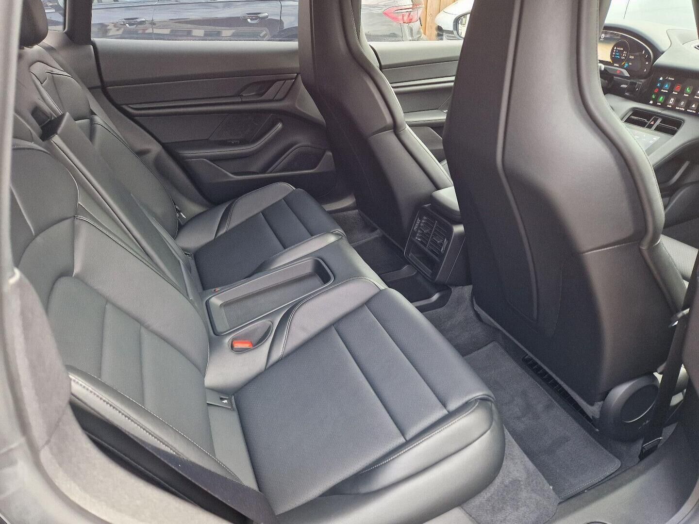 PORSCHE TAYCAN 2022 4 Cross Turismo / ACC InnoDrive / 14-Suuntaiset istuimet / HUD / 360 Kamera / SportCrono / TULOSSA! // - 2,99 % KORKOTARJOUS TÄHÄN AUTOON - 