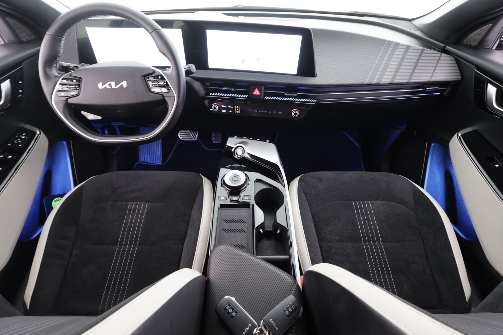 KIA EV6 2022 GT-Line AWD 325 hv * HUD / ILP / Koukku / ACC / Meridian / 360 / Ilmastoitu Muistipenkki / Navi - Akku kuntotarkastettu / Kahdet renkaat aluvanteilla / Merkkihuollettu