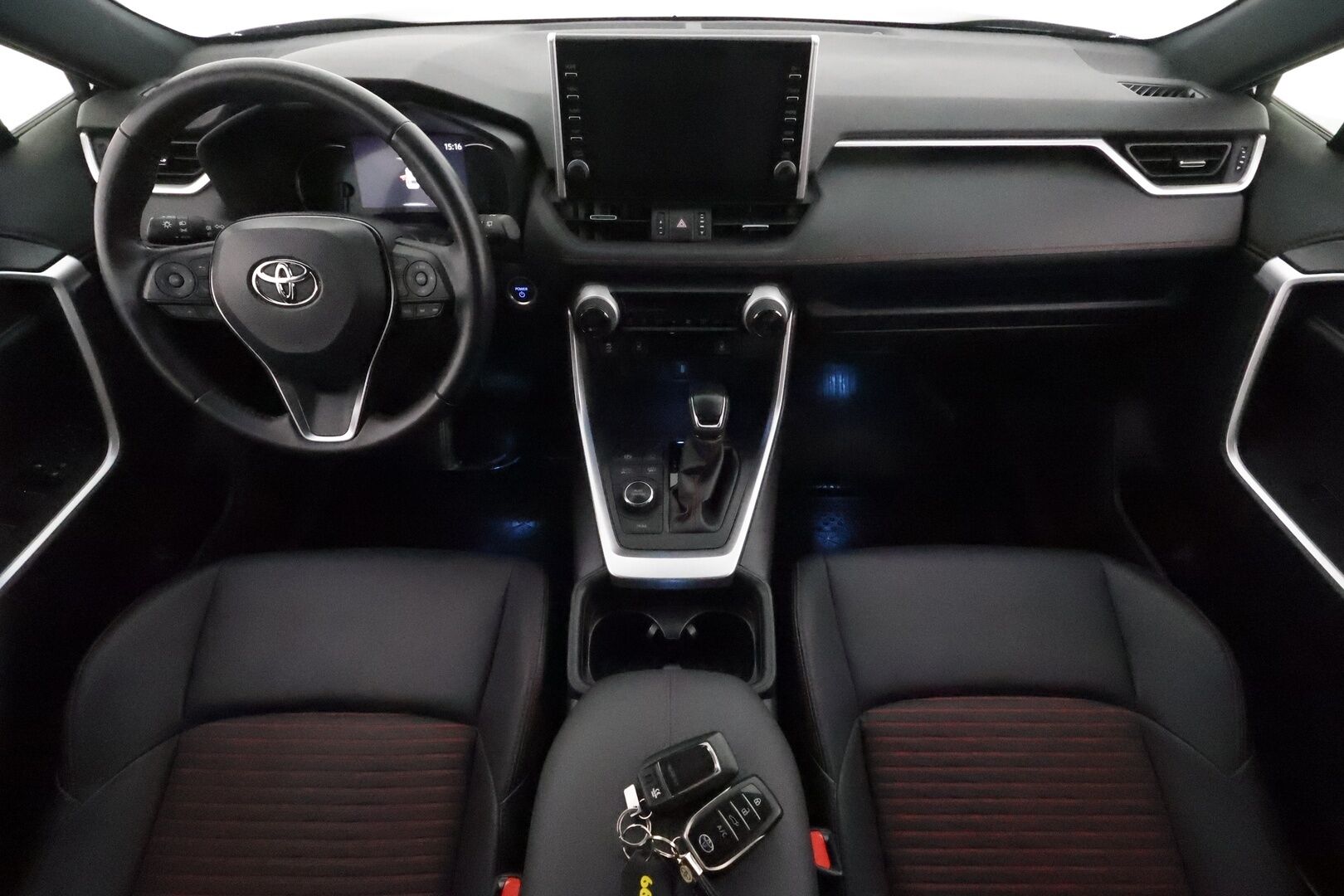 TOYOTA RAV4 PLUG-IN 2021 Hybrid 2,5 AWD-i Style ** Koukku / Adapt.Vakkari / P.Kamera / LED-valot / Kaistavahti / Apple&Android / KeylessGO ** - 3,99 % KORKOTARJOUS TÄHÄN AUTOON - 2x Renkaat / Akku Kuntotarkistettu!