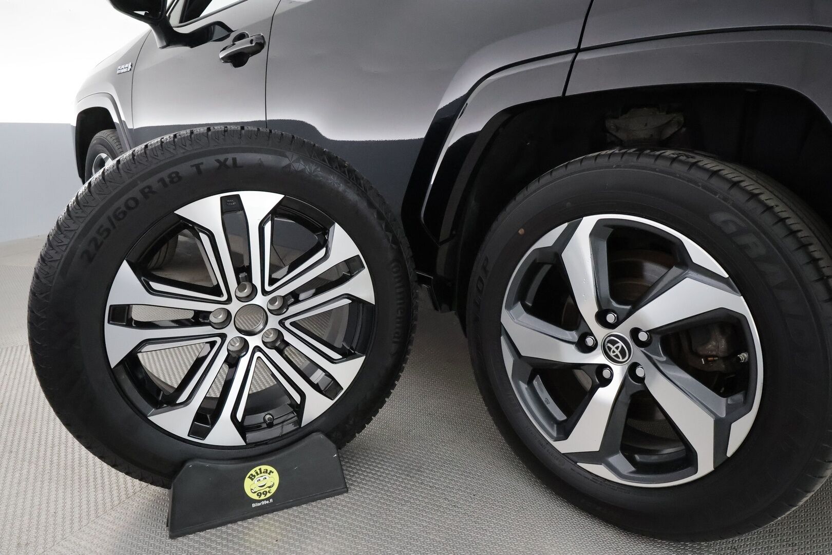 TOYOTA RAV4 PLUG-IN 2021 Hybrid 2,5 AWD-i Style ** Koukku / Adapt.Vakkari / P.Kamera / LED-valot / Kaistavahti / Apple&Android / KeylessGO ** - 3,99 % KORKOTARJOUS TÄHÄN AUTOON - 2x Renkaat / Akku Kuntotarkistettu!