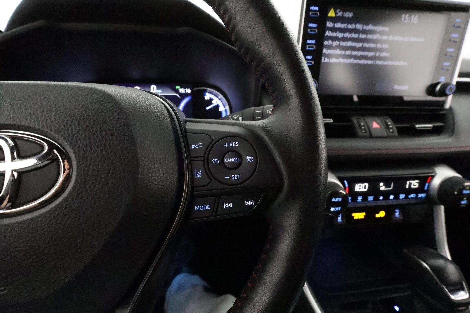 TOYOTA RAV4 PLUG-IN 2021 Hybrid 2,5 AWD-i Style ** Koukku / Adapt.Vakkari / P.Kamera / LED-valot / Kaistavahti / Apple&Android / KeylessGO ** - 3,99 % KORKOTARJOUS TÄHÄN AUTOON - 2x Renkaat / Akku Kuntotarkistettu!