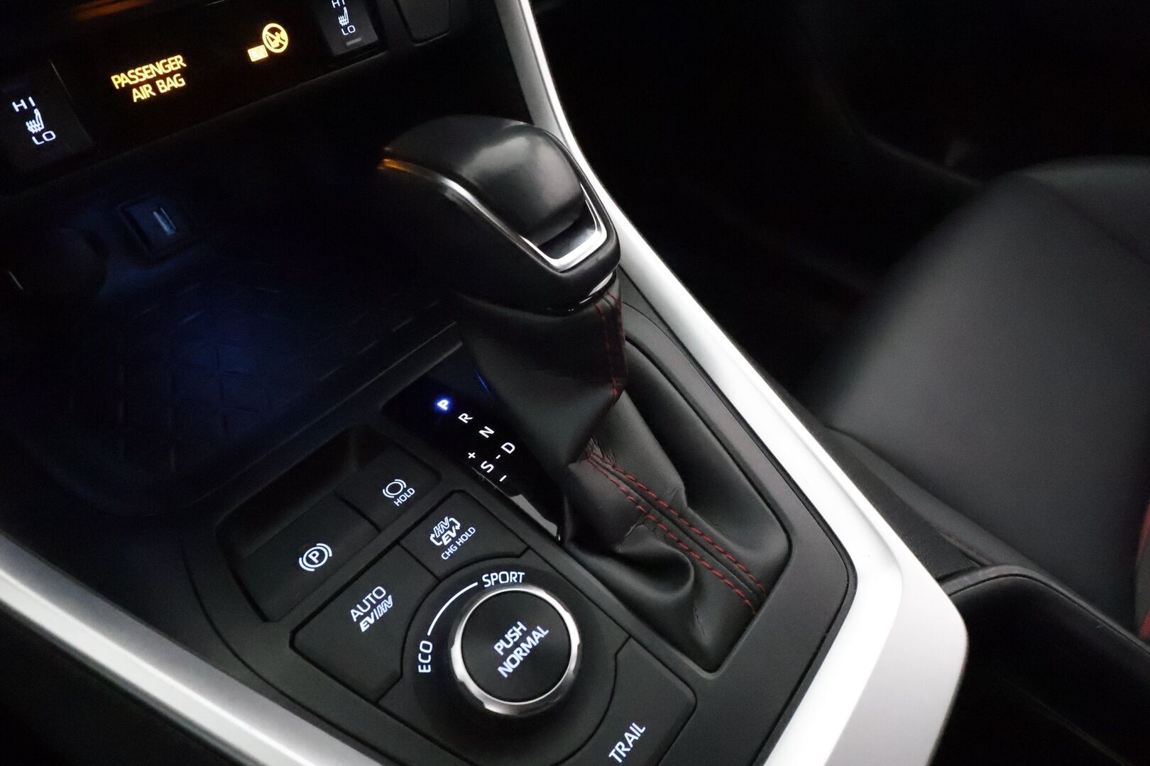 TOYOTA RAV4 PLUG-IN 2021 Hybrid 2,5 AWD-i Style ** Koukku / Adapt.Vakkari / P.Kamera / LED-valot / Kaistavahti / Apple&Android / KeylessGO ** - 3,99 % KORKOTARJOUS TÄHÄN AUTOON - 2x Renkaat / Akku Kuntotarkistettu!