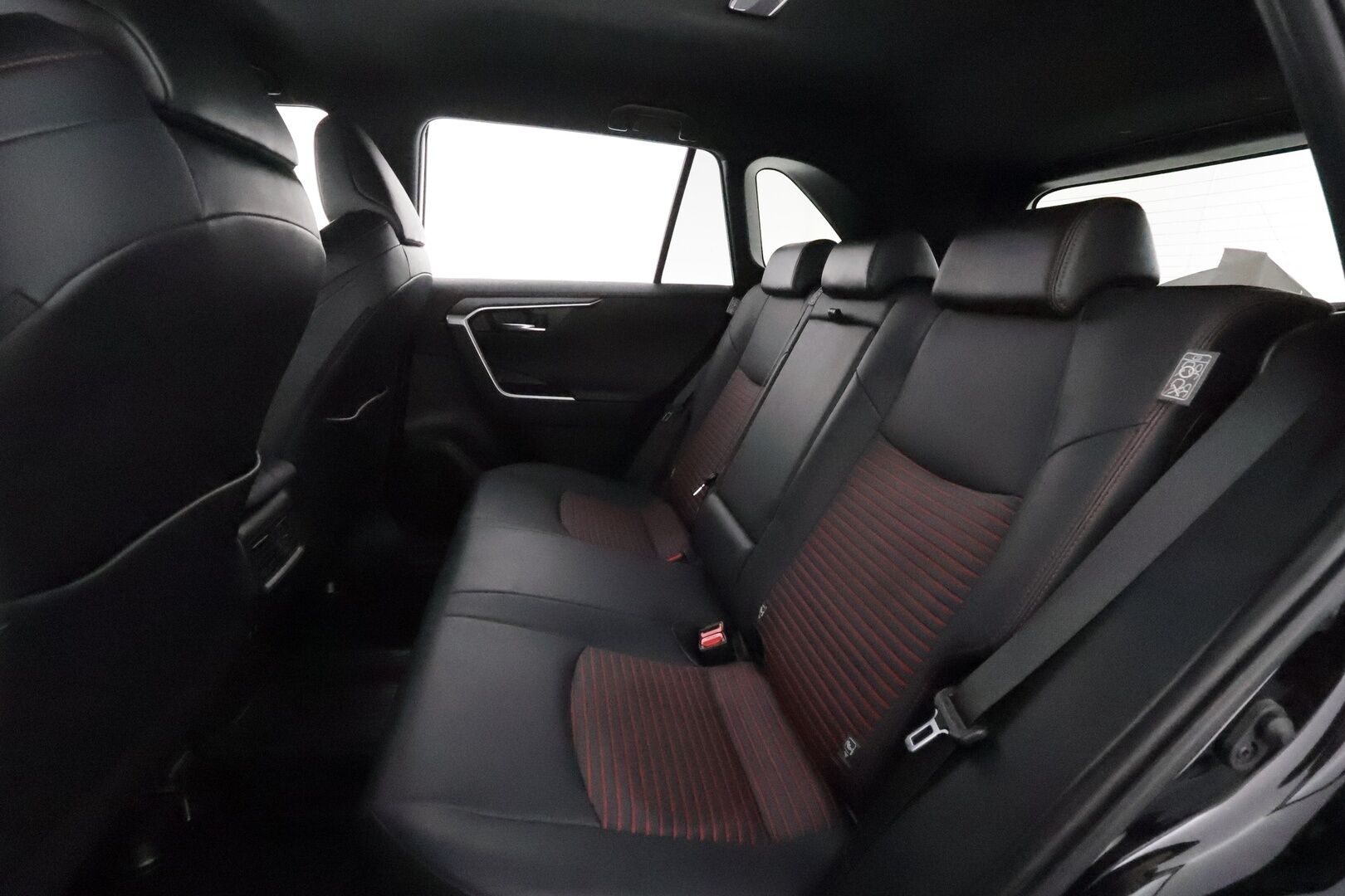 TOYOTA RAV4 PLUG-IN 2021 Hybrid 2,5 AWD-i Style ** Koukku / Adapt.Vakkari / P.Kamera / LED-valot / Kaistavahti / Apple&Android / KeylessGO ** - 3,99 % KORKOTARJOUS TÄHÄN AUTOON - 2x Renkaat / Akku Kuntotarkistettu!