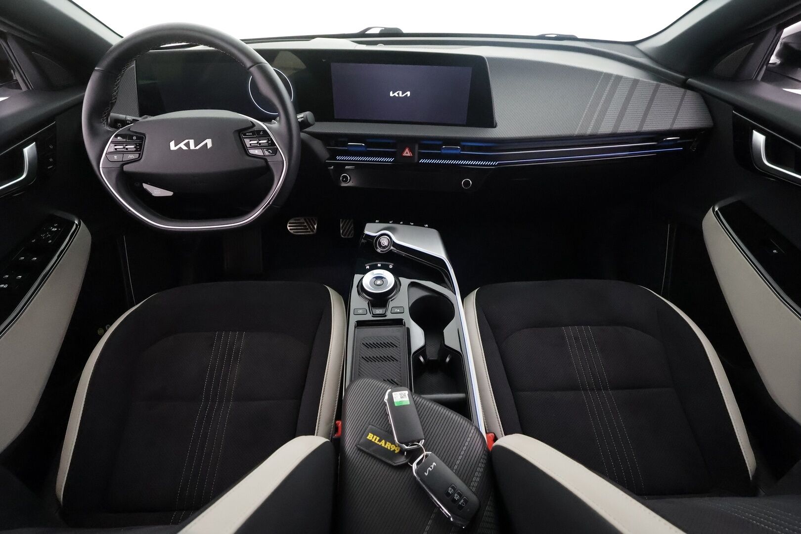 KIA EV6 2022 77,4kWh AWD GT-Line - | ACC | ILP | Koukku | Meridian | HUD | 360° | Ilm. relax penkit | Muistipenkki | Ambient light | Keyless | 2x renkaat aluin | Merkkihuollot |
