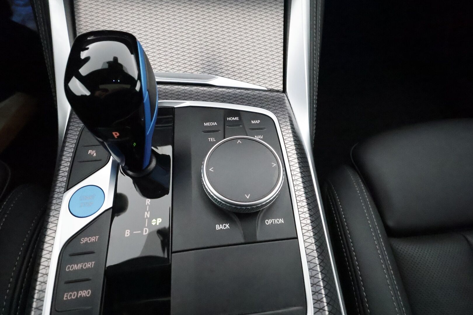 BMW I4 M50 2022 G26 xDrive Charged Gran Coupe - 2,99 % KORKOTARJOUS TÄHÄN AUTOON - ** Driving assistant / HUD / H&K / Kamera / Ilmastoidut nahat / Kuljettajan muistipenkki / Sähkökontti / ILP **