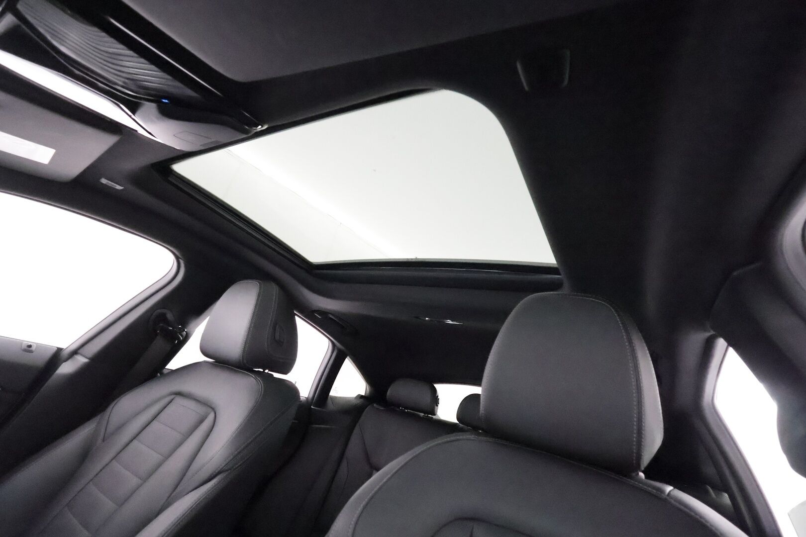 BMW I4 M50 2022 G26 xDrive Charged Gran Coupe - 2,99 % KORKOTARJOUS TÄHÄN AUTOON - ** Driving assistant / HUD / H&K / Kamera / Ilmastoidut nahat / Kuljettajan muistipenkki / Sähkökontti / ILP **