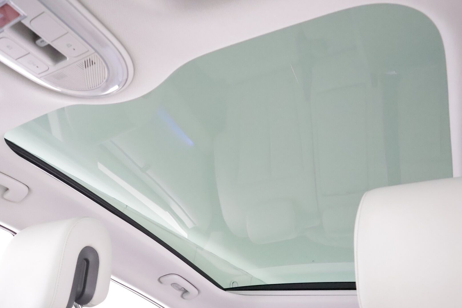 HYUNDAI IONIQ 5 2023 77 kWh 325 hv AWD Premium * ILP / Lasikatto / ACC / LED / Bose / Ilmastoitu Comfort-penkki Muistilla * - Akku kuntotarkastettu / HUD / 360 Kamera 