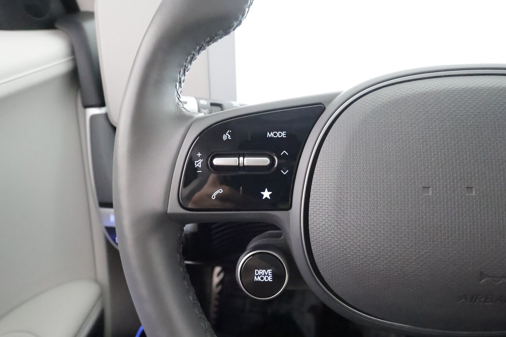 HYUNDAI IONIQ 5 2023 77 kWh 325 hv AWD Premium * ILP / Lasikatto / ACC / LED / Bose / Ilmastoitu Comfort-penkki Muistilla * - Akku kuntotarkastettu / HUD / 360 Kamera 