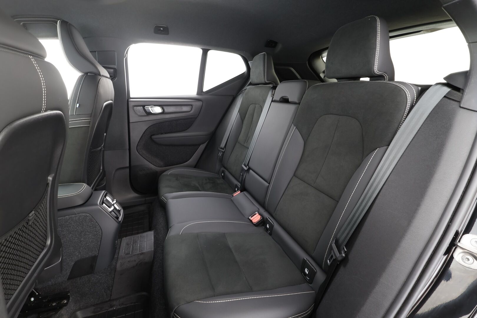 Volvo XC40 2023 Recharge Twin Plus - | ACC | ILP | Koukku | Muistipenkki | Nahka-alcantara | P.kamera | BLIS | Pilot Assist | Keyless | Sähk. takaluukku | Lämm. ratti | Merkkihuollot | ALV |