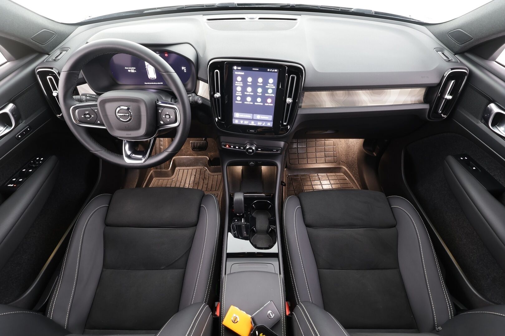 Volvo XC40 2023 Recharge Twin Plus - | ACC | ILP | Koukku | Muistipenkki | Nahka-alcantara | P.kamera | BLIS | Pilot Assist | Keyless | Sähk. takaluukku | Lämm. ratti | Merkkihuollot | ALV |