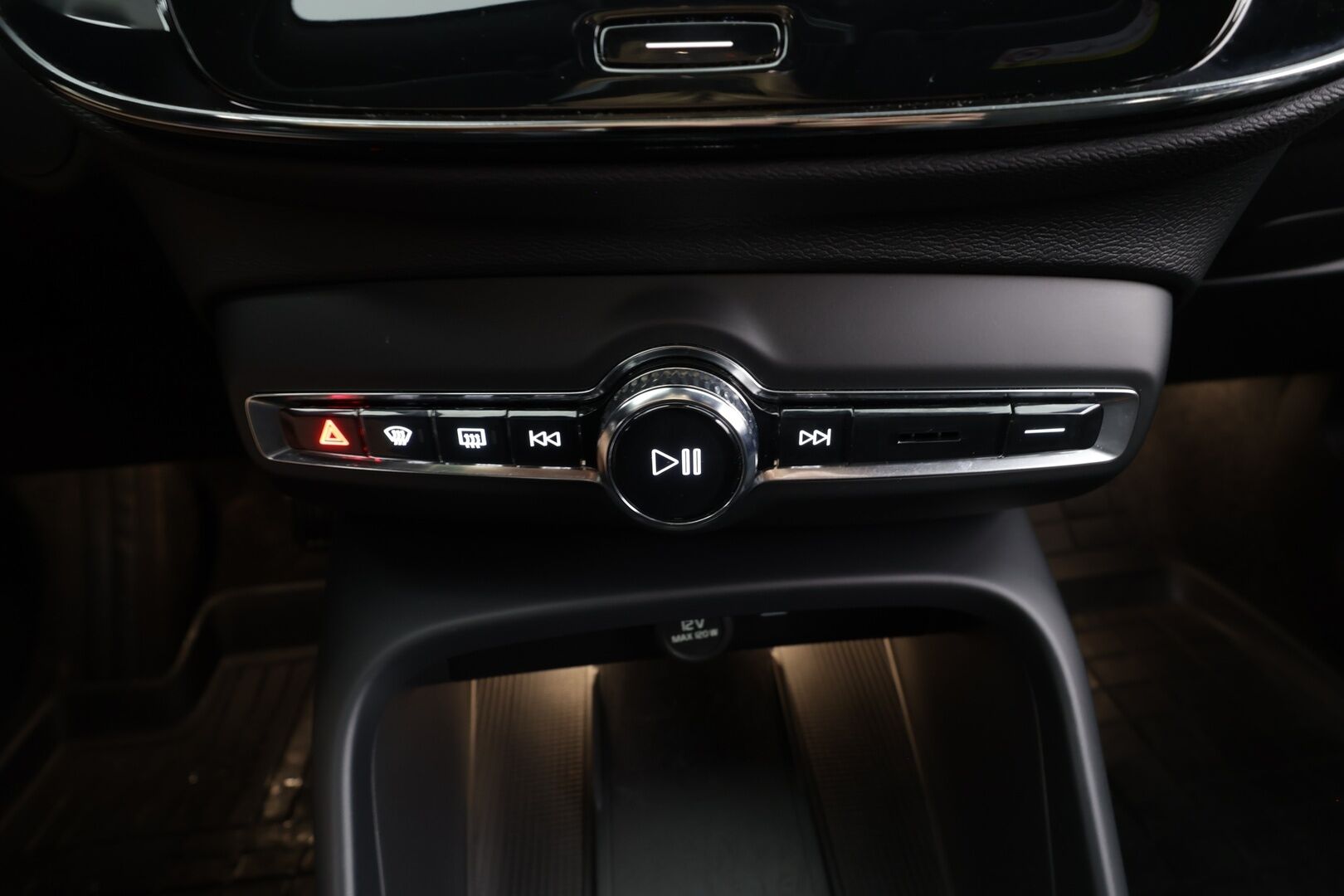 Volvo XC40 2023 Recharge Twin Plus - | ACC | ILP | Koukku | Muistipenkki | Nahka-alcantara | P.kamera | BLIS | Pilot Assist | Keyless | Sähk. takaluukku | Lämm. ratti | Merkkihuollot | ALV |