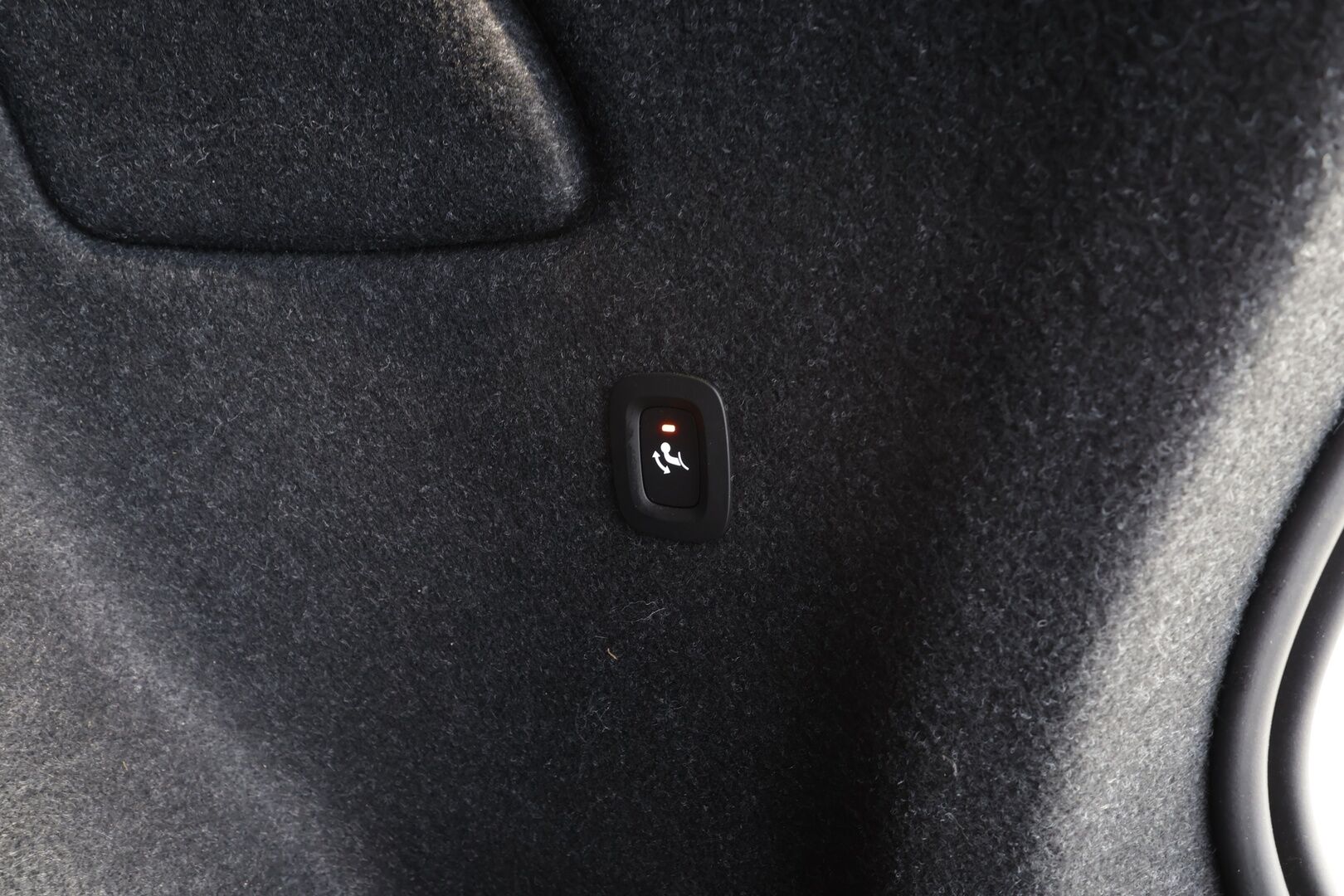 Volvo XC40 2023 Recharge Twin Plus - | ACC | ILP | Koukku | Muistipenkki | Nahka-alcantara | P.kamera | BLIS | Pilot Assist | Keyless | Sähk. takaluukku | Lämm. ratti | Merkkihuollot | ALV |