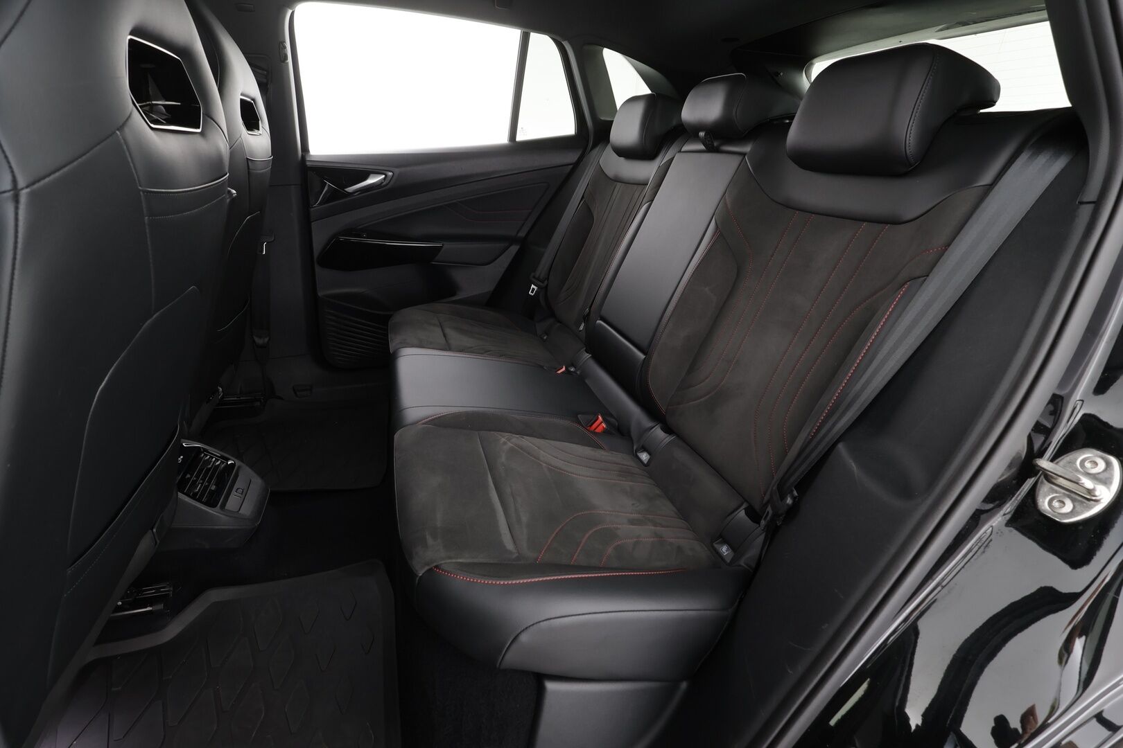 VOLKSWAGEN ID.4 2023 GTX Dual Motor AWD Business Max * ILP / Koukku / ACC / Matrix-LED / 360° / Hierovat Sportpenkit Muistilla / Navi * - Akku kuntotarkastettu SoH 94,7% / Kahdet renkaat - Osta nyt, maksa vasta ensi vuonna