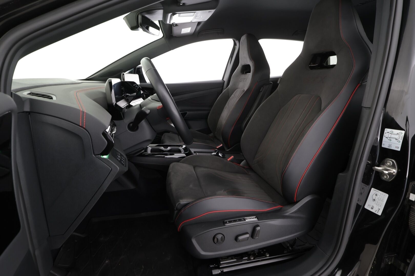 VOLKSWAGEN ID.4 2023 GTX Dual Motor AWD Business Max * ILP / Koukku / ACC / Matrix-LED / 360° / Hierovat Sportpenkit Muistilla / Navi * - Akku kuntotarkastettu SoH 94,7% / Kahdet renkaat - Osta nyt, maksa vasta ensi vuonna