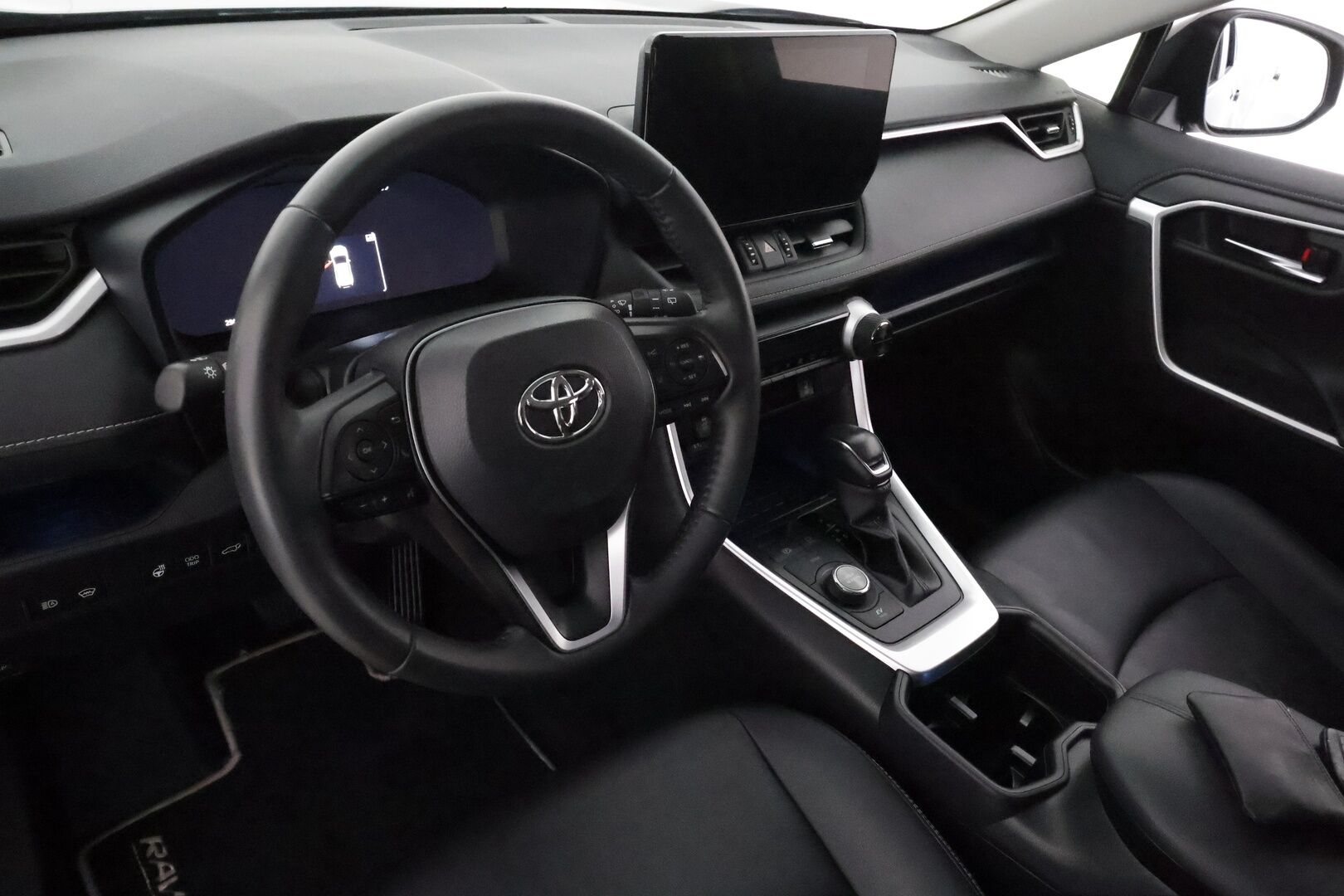 TOYOTA RAV4 2023 2,5 Hybrid AWD-i Executive **Digimittaristo / Adapt. vakkari / Sähköpenkit / P.kamera / Apple&Android / Kaistavahti** - 3,99 % KORKOTARJOUS TÄHÄN AUTOON - Facelift / Uusi keskinäyttö