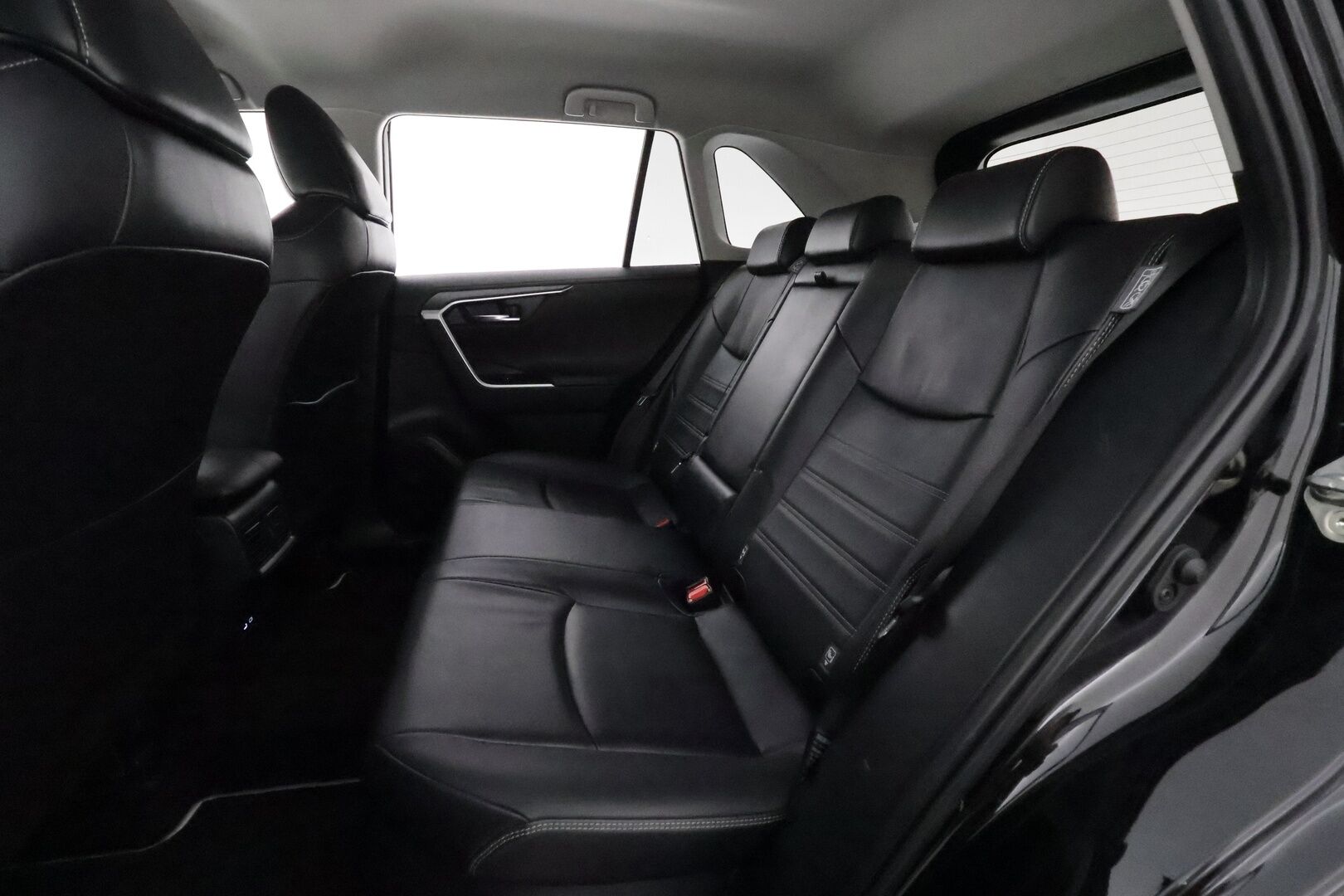 TOYOTA RAV4 2023 2,5 Hybrid AWD-i Executive **Digimittaristo / Adapt. vakkari / Sähköpenkit / P.kamera / Apple&Android / Kaistavahti** - 3,99 % KORKOTARJOUS TÄHÄN AUTOON - Facelift / Uusi keskinäyttö