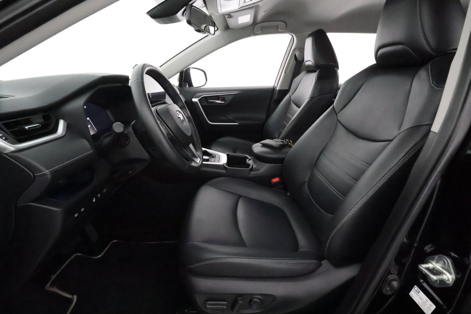 TOYOTA RAV4 2023 2,5 Hybrid AWD-i Executive **Digimittaristo / Adapt. vakkari / Sähköpenkit / P.kamera / Apple&Android / Kaistavahti** - 3,99 % KORKOTARJOUS TÄHÄN AUTOON - Facelift / Uusi keskinäyttö