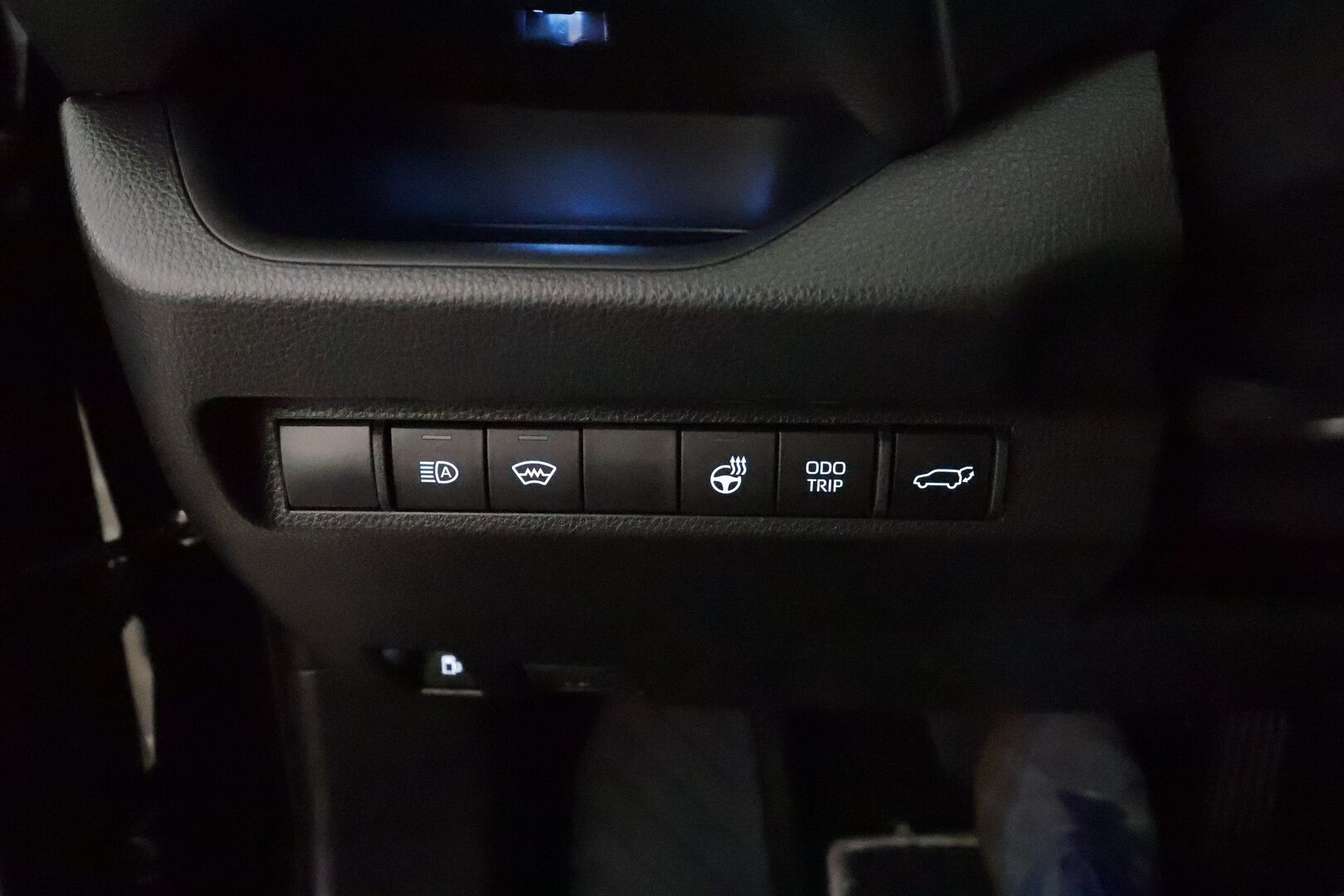 TOYOTA RAV4 2023 2,5 Hybrid AWD-i Executive **Digimittaristo / Adapt. vakkari / Sähköpenkit / P.kamera / Apple&Android / Kaistavahti** - 3,99 % KORKOTARJOUS TÄHÄN AUTOON - Facelift / Uusi keskinäyttö