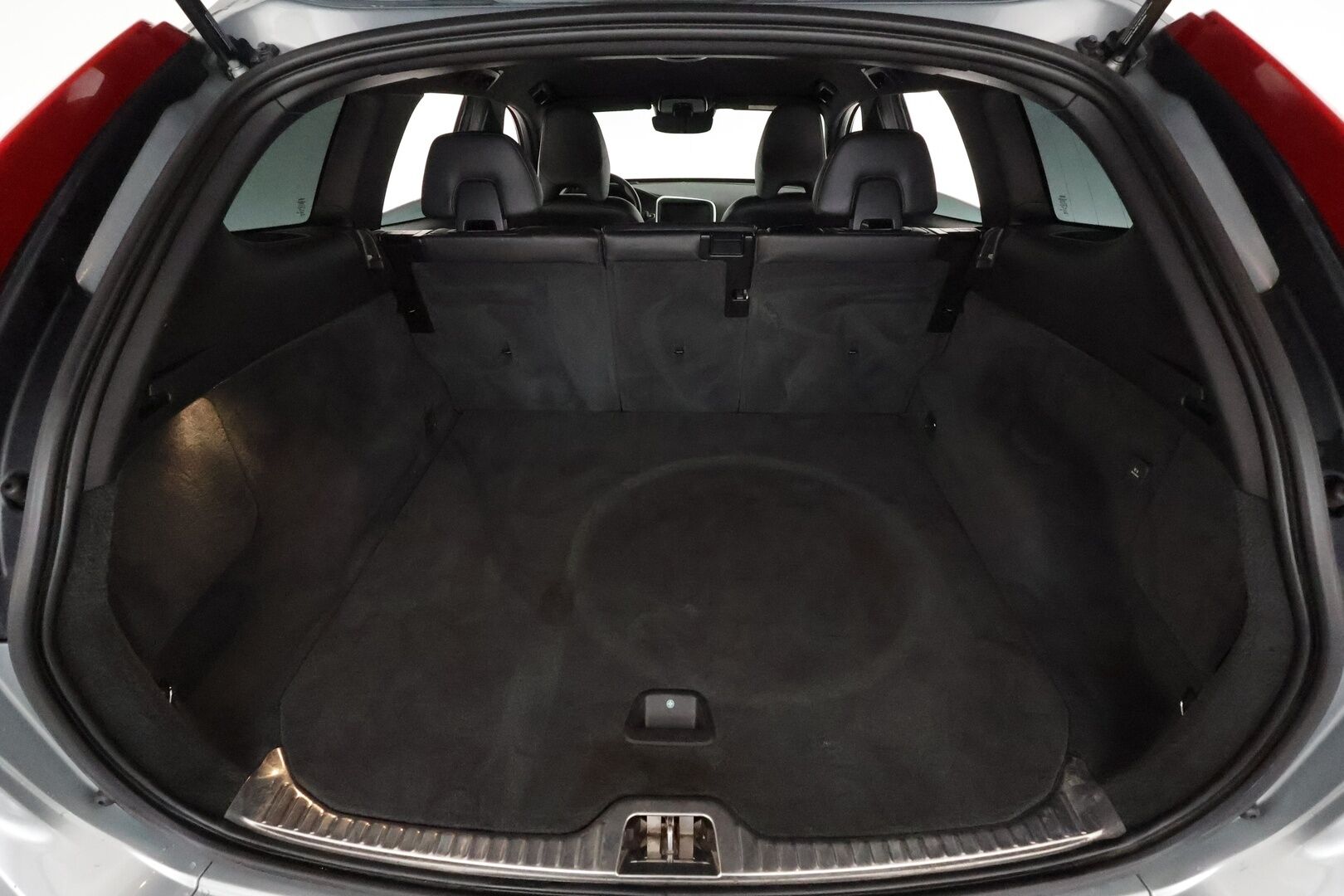 Volvo XC60 2016 D4 AWD Classic Summum aut **Webasto / Koukku / ACC / Xenon-valot / Muistipenkki / P.Tutka / Navi / Kaistavahti** - Kahdet Renkaat / **HUIPPU KAMOILLA**