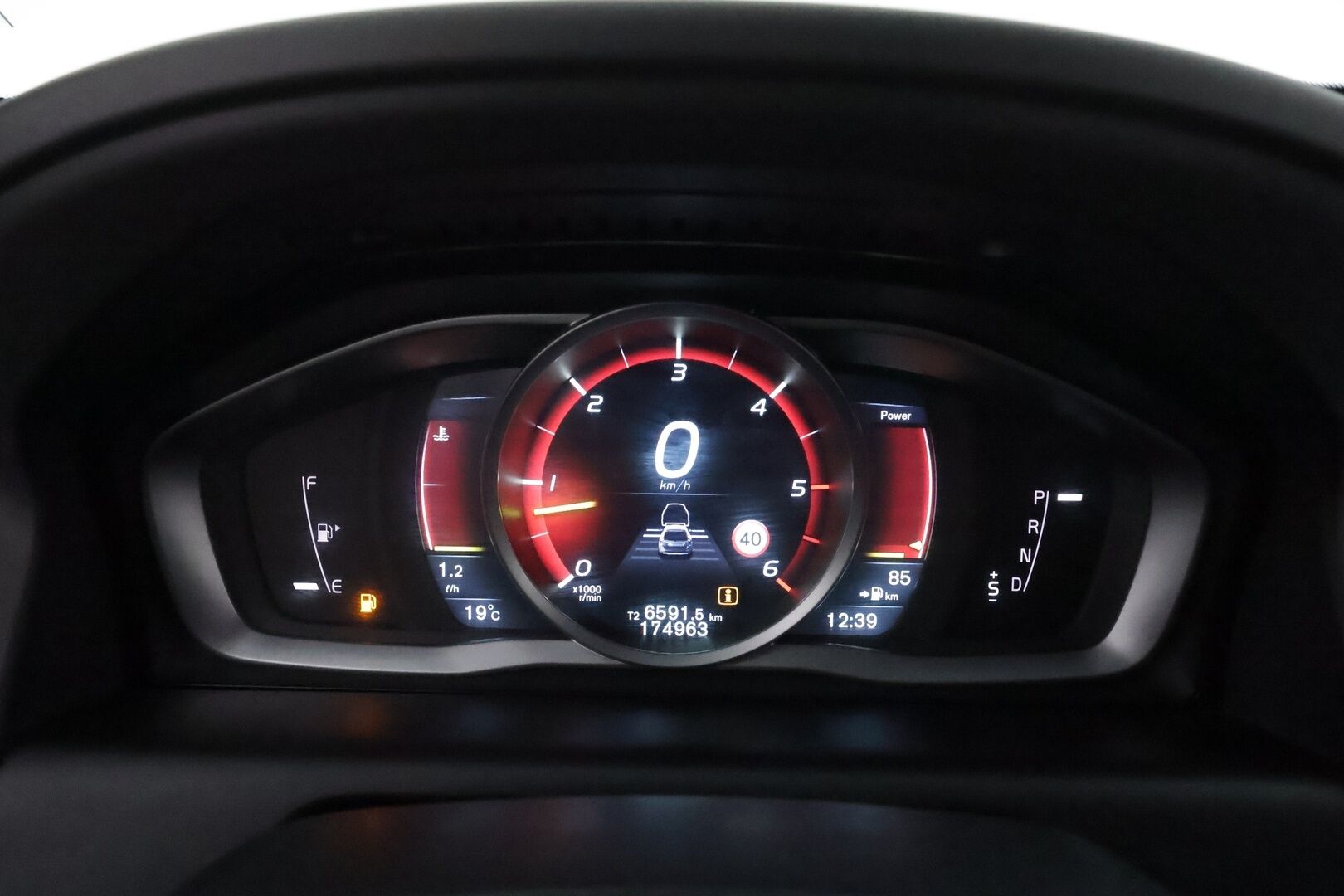 Volvo XC60 2016 D4 AWD Classic Summum aut **Webasto / Koukku / ACC / Xenon-valot / Muistipenkki / P.Tutka / Navi / Kaistavahti** - Kahdet Renkaat / **HUIPPU KAMOILLA**