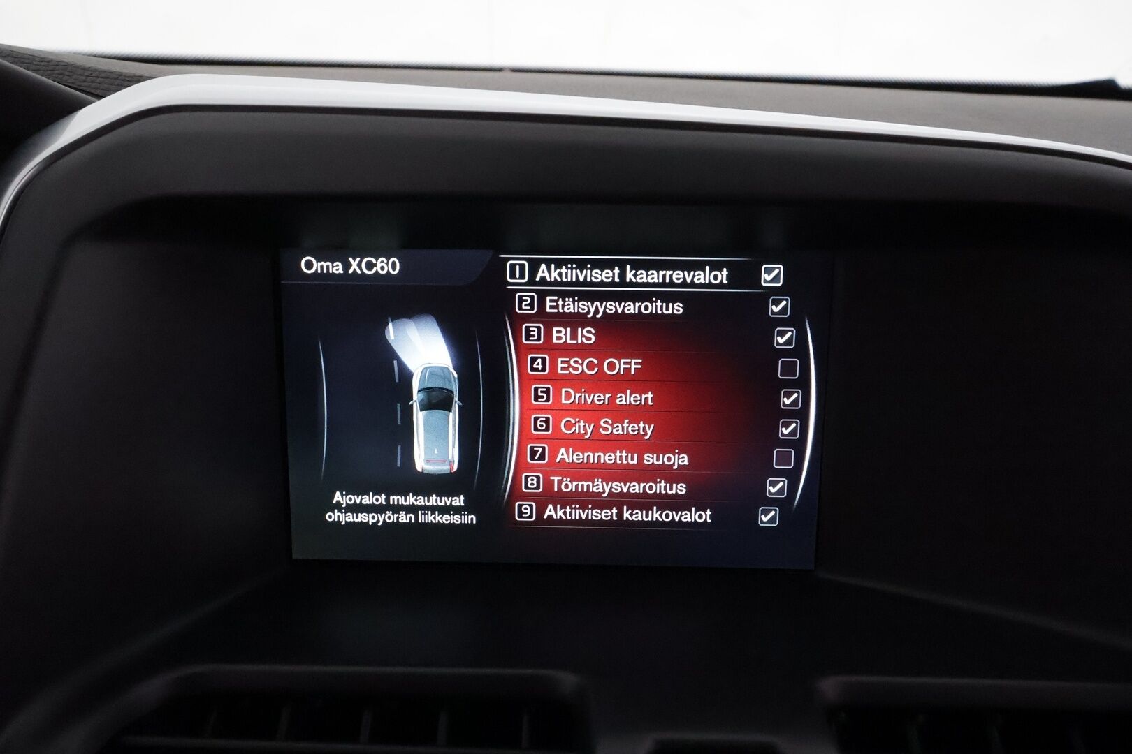 Volvo XC60 2016 D4 AWD Classic Summum aut **Webasto / Koukku / ACC / Xenon-valot / Muistipenkki / P.Tutka / Navi / Kaistavahti** - Kahdet Renkaat / **HUIPPU KAMOILLA**