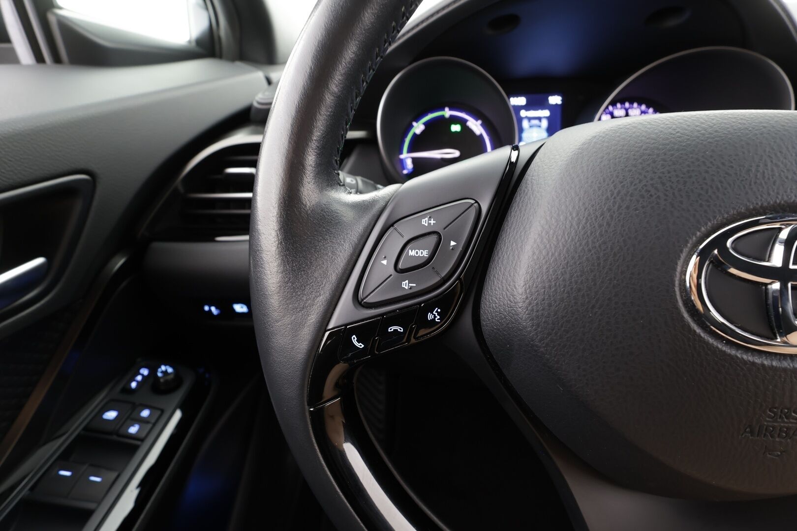 TOYOTA C-HR 2022 2,0 Hybrid Intense - | ACC | Puolinahat | P.kamera ja tutkat | Keyless | LED | Lane Assist | BSM | RCTA | Navi | Lämm. ratti | Aut. pitkät | Pysäköintiavustin | 