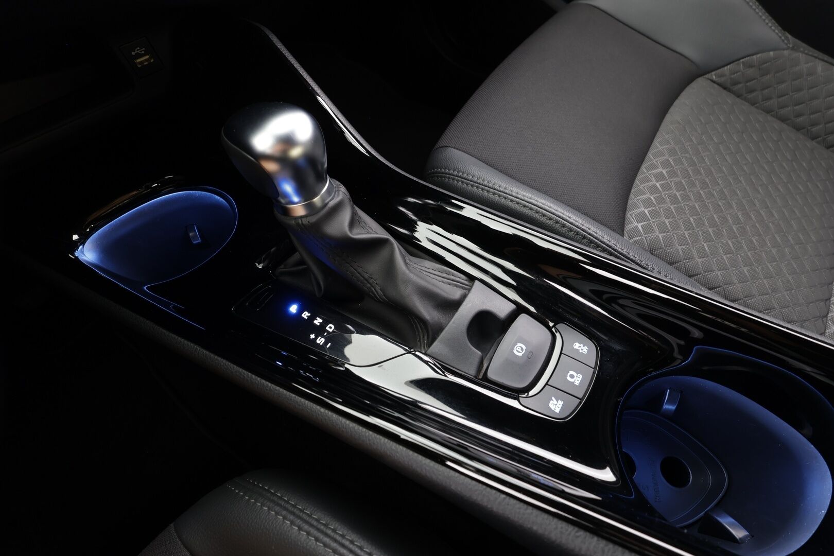 TOYOTA C-HR 2022 2,0 Hybrid Intense - | ACC | Puolinahat | P.kamera ja tutkat | Keyless | LED | Lane Assist | BSM | RCTA | Navi | Lämm. ratti | Aut. pitkät | Pysäköintiavustin | 