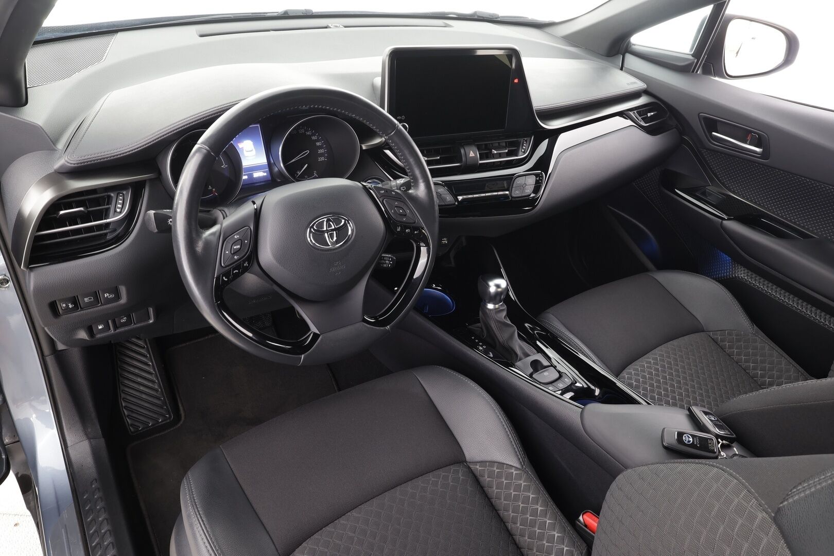 TOYOTA C-HR 2022 2,0 Hybrid Intense - | ACC | Puolinahat | P.kamera ja tutkat | Keyless | LED | Lane Assist | BSM | RCTA | Navi | Lämm. ratti | Aut. pitkät | Pysäköintiavustin | 
