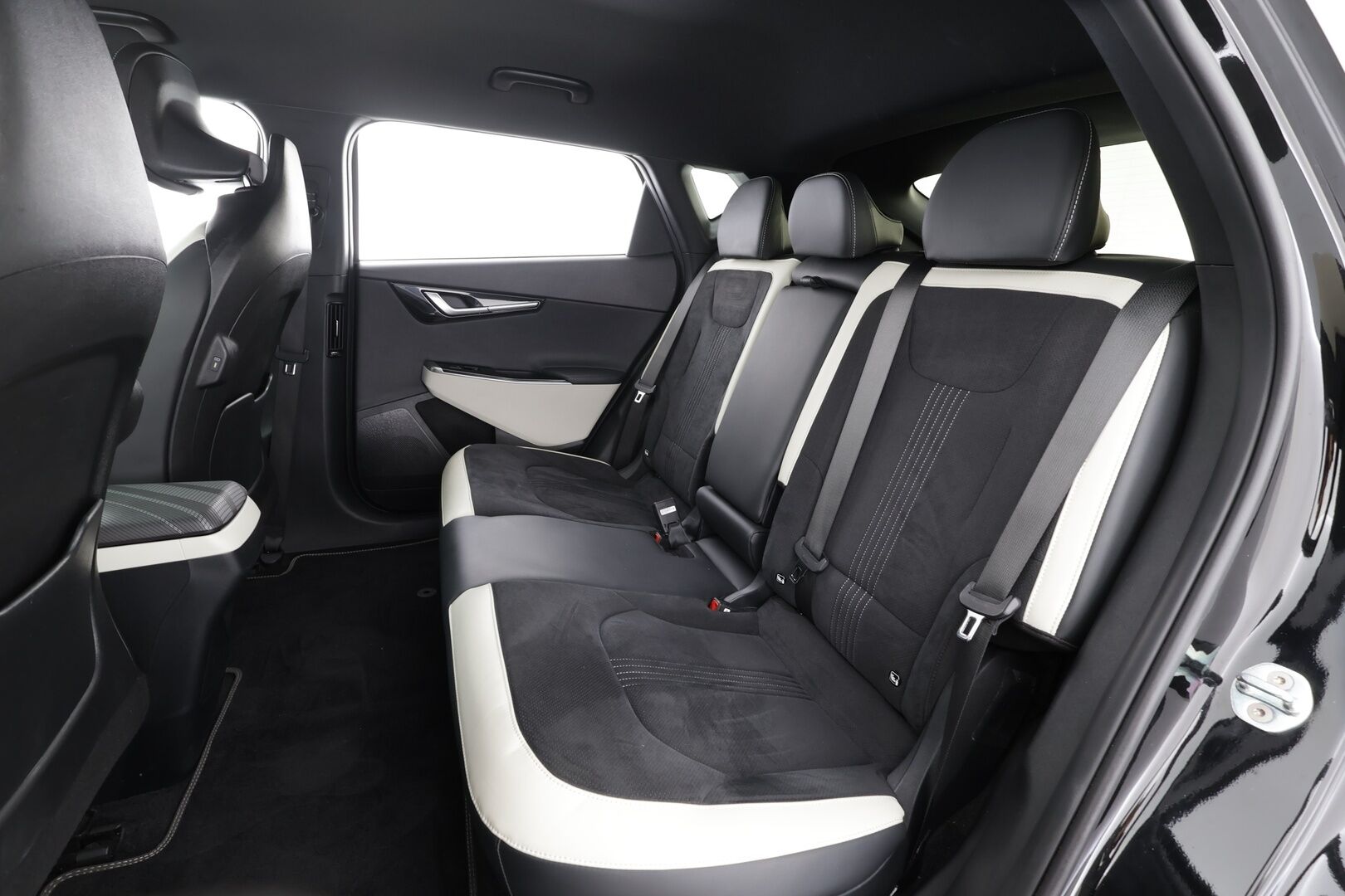 Kia EV6 2023 GT-Line AWD 77 kWh 325 hv - | ACC | ILP | HUD | 360° | Ilm. relax penkit | Muistipenkki | Nahka-alcantara | V2L | HDA | BSM | CTA | Keyless | Ambient | 2x renkaat aluin |